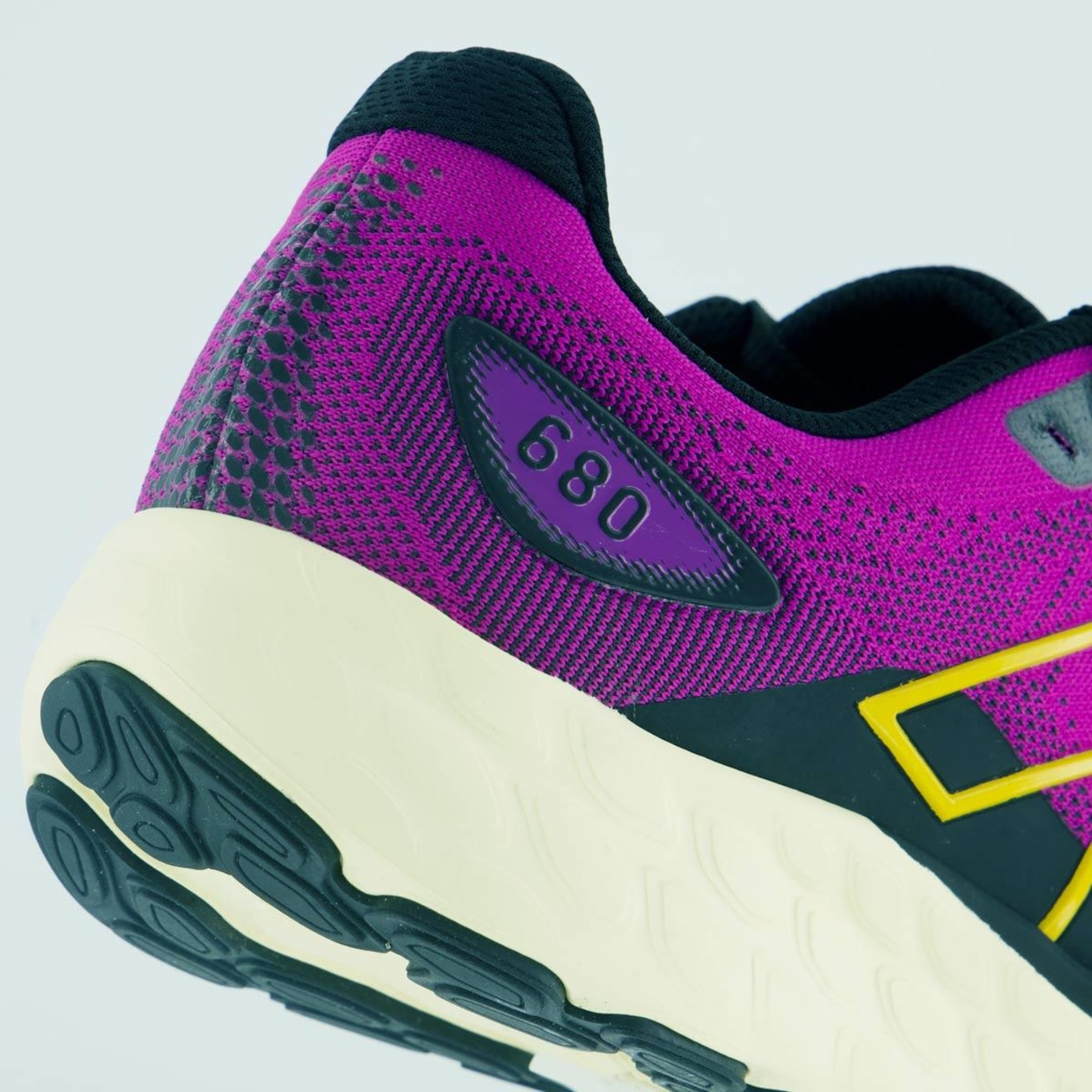 Tênis New Balance Fresh Foam 680V8 - Feminino - Foto 6