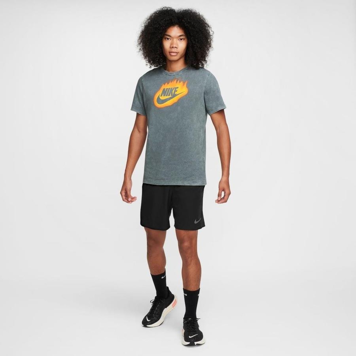 Camiseta Nike Sportswear Dna - Masculina - Foto 6