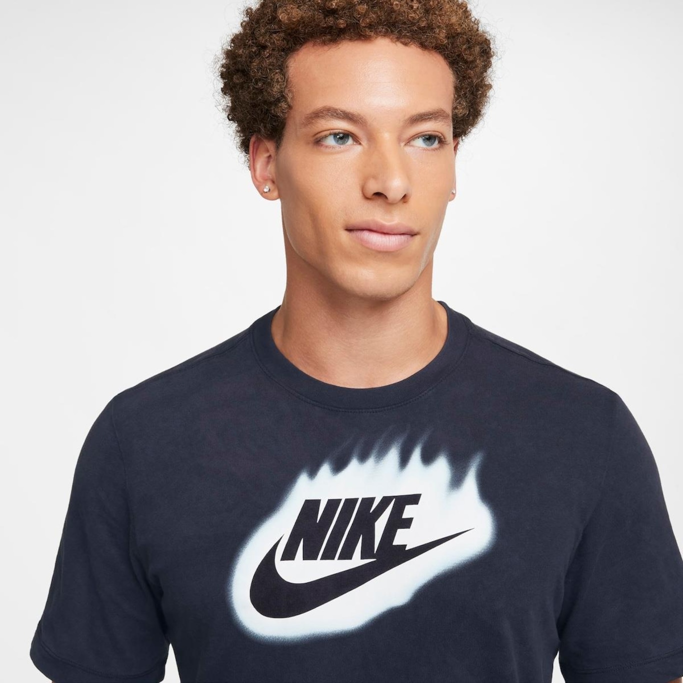 Camiseta Nike Sportswear Dna - Masculina - Foto 3