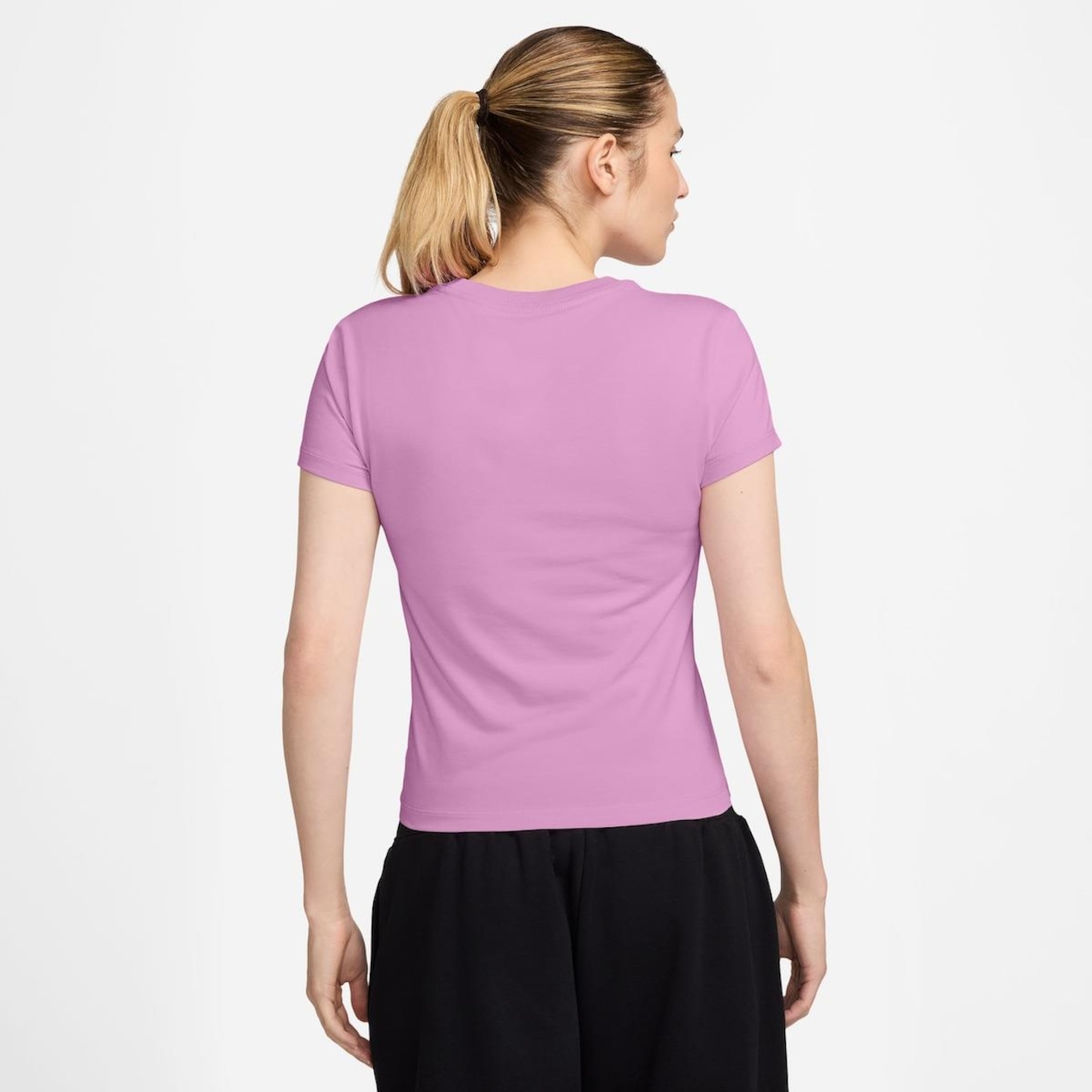 Camiseta Nike Sportswear Chill Knit - Feminina - Foto 2