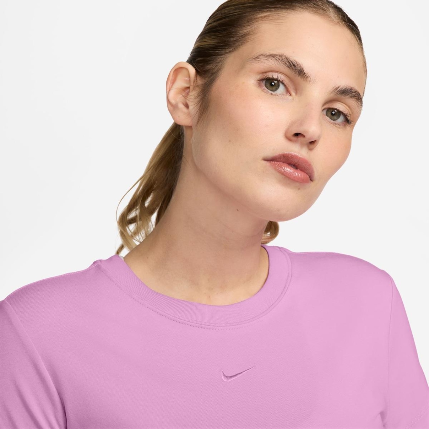 Camiseta Nike Sportswear Chill Knit - Feminina - Foto 3