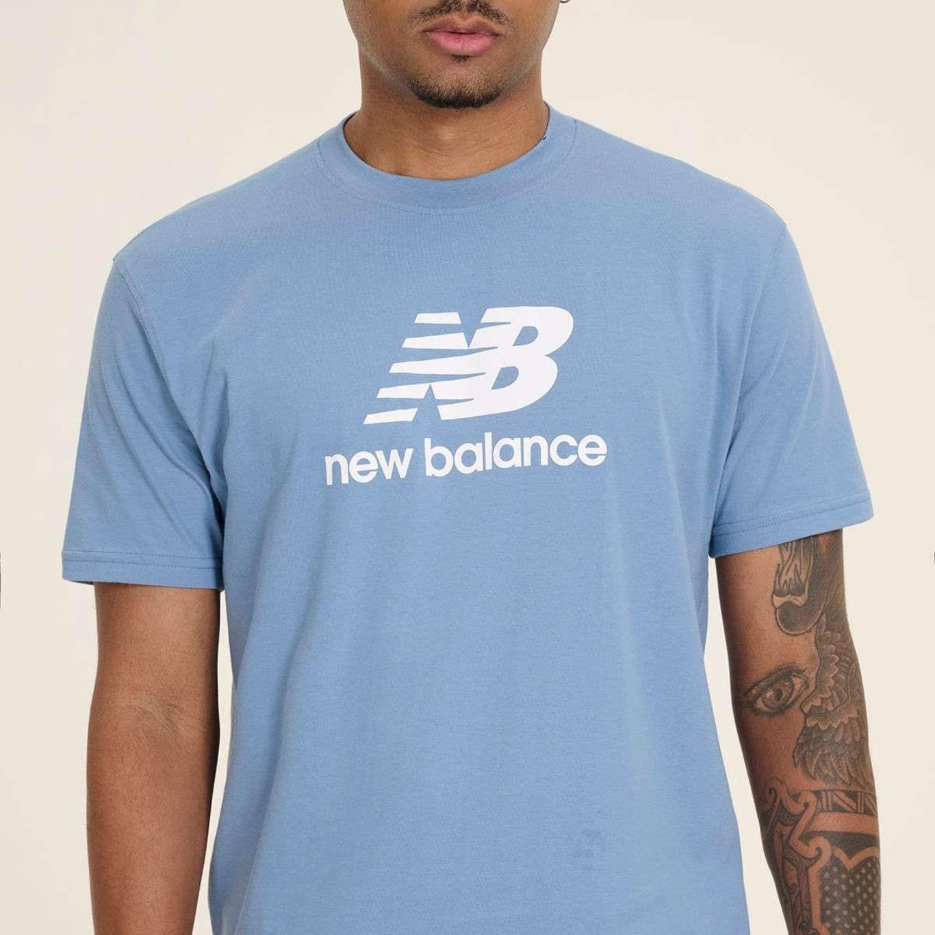 Camiseta New Balance Essentials - Masculina - Foto 3