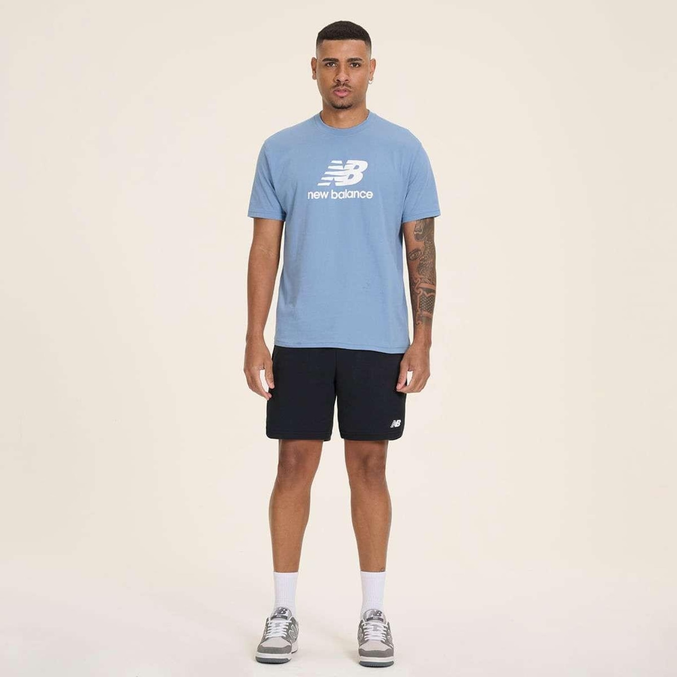 Camiseta New Balance Essentials - Masculina - Foto 4