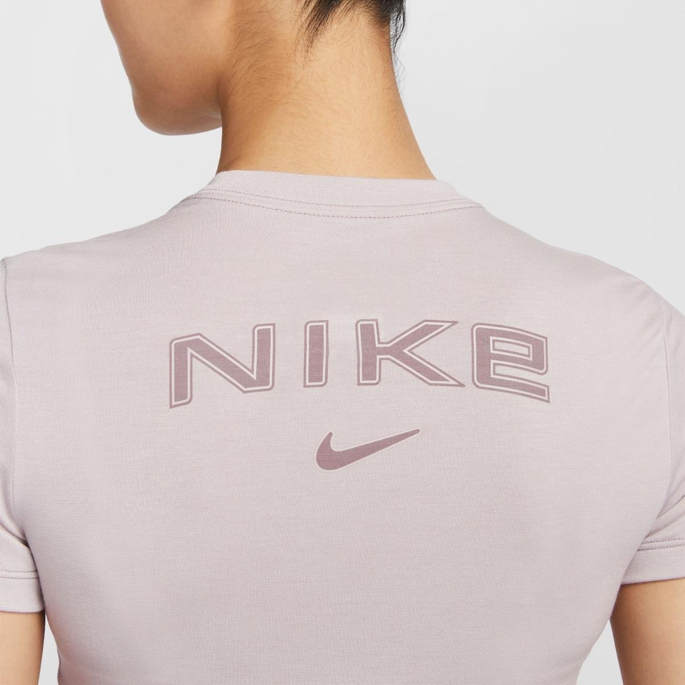 Camiseta Nike Sportswear Cropped Slim - Feminina - Foto 4