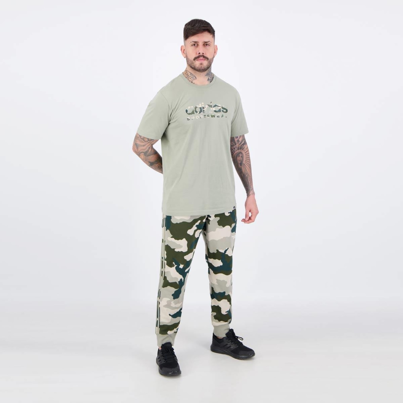 Kit adidas Camiseta + Calça Camo - Masculina - Foto 3