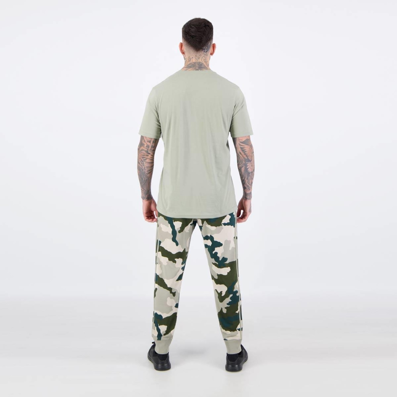 Kit adidas Camiseta + Calça Camo - Masculina - Foto 5