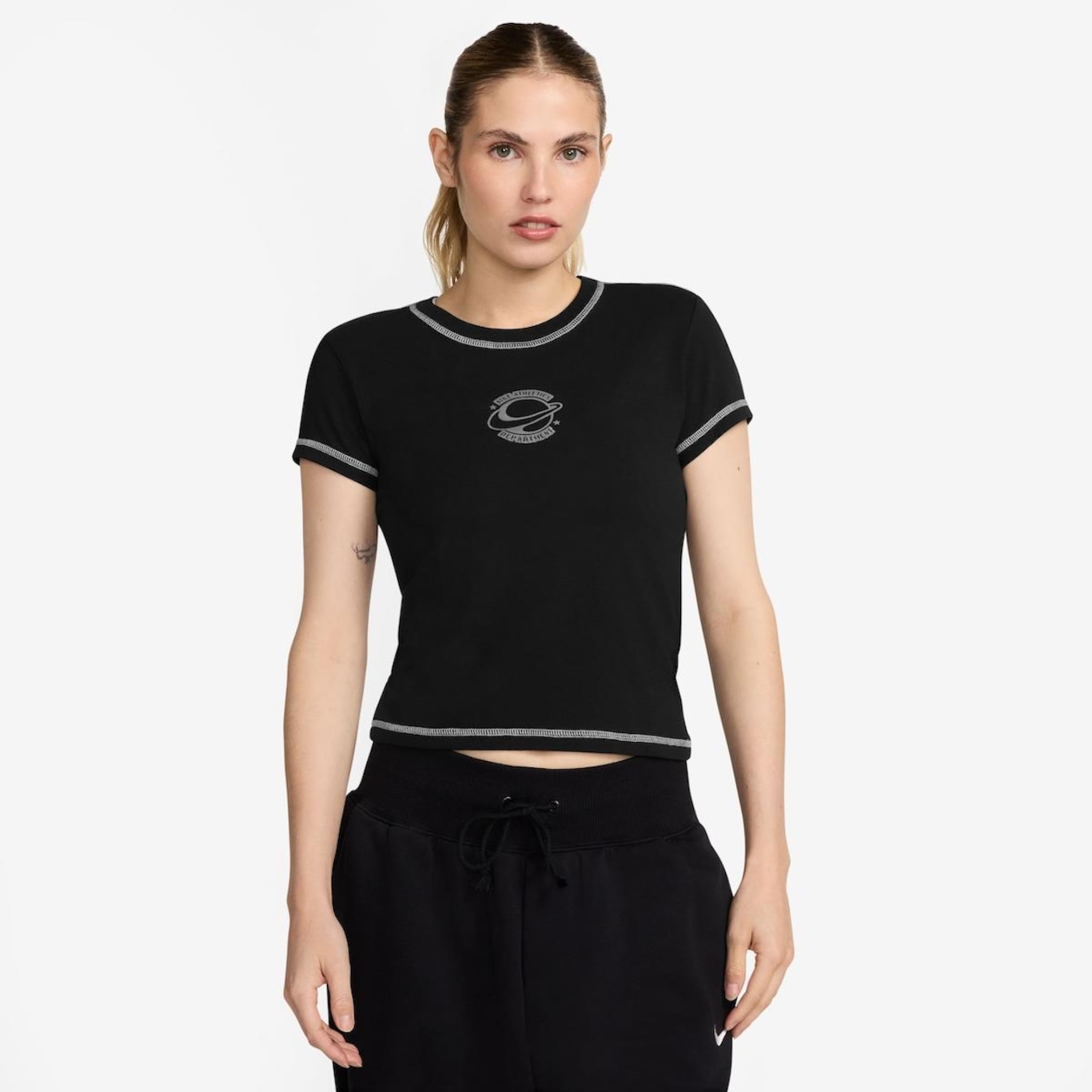 Camiseta Nike Sportswear Chil Knit - Feminina - Foto 1