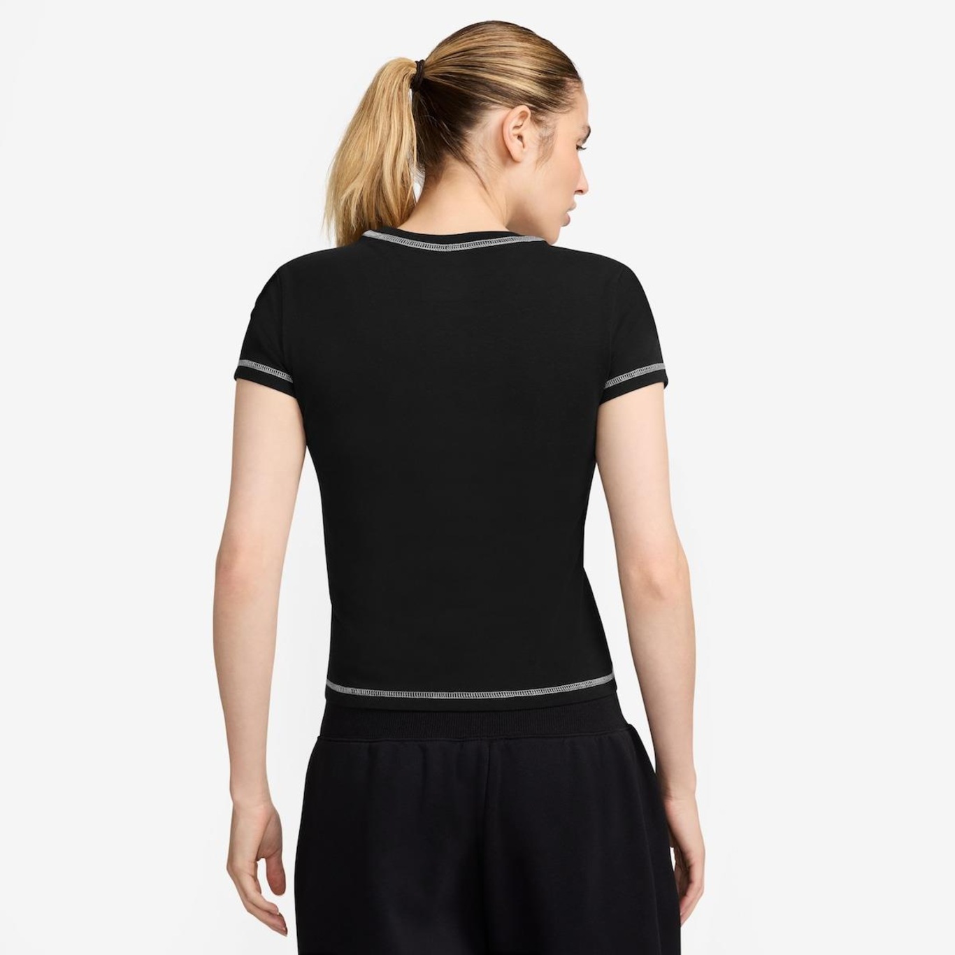 Camiseta Nike Sportswear Chil Knit - Feminina - Foto 2