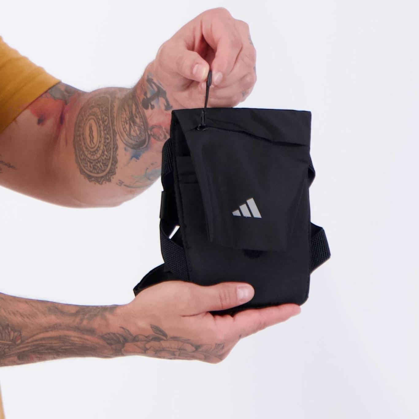 Pochete adidas Run Pocket com Bolso - Foto 3