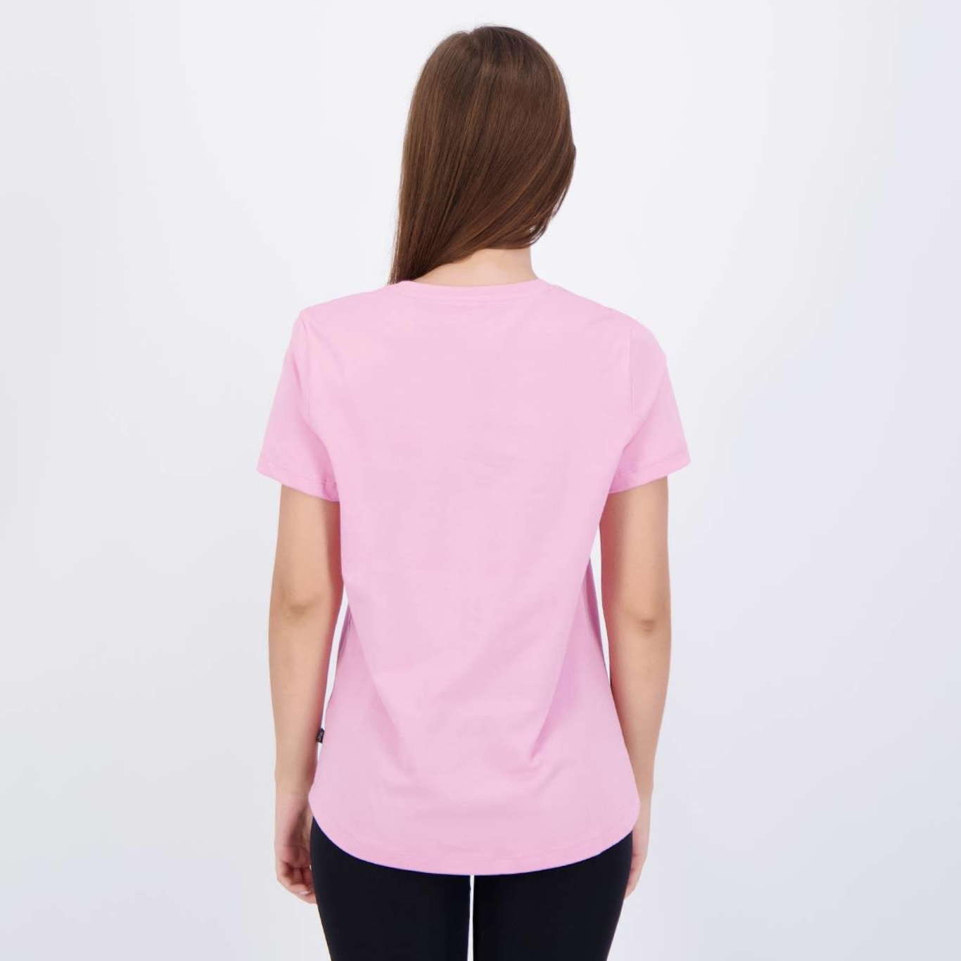 Camiseta Puma Ess Logo Tee - Feminina - Foto 4