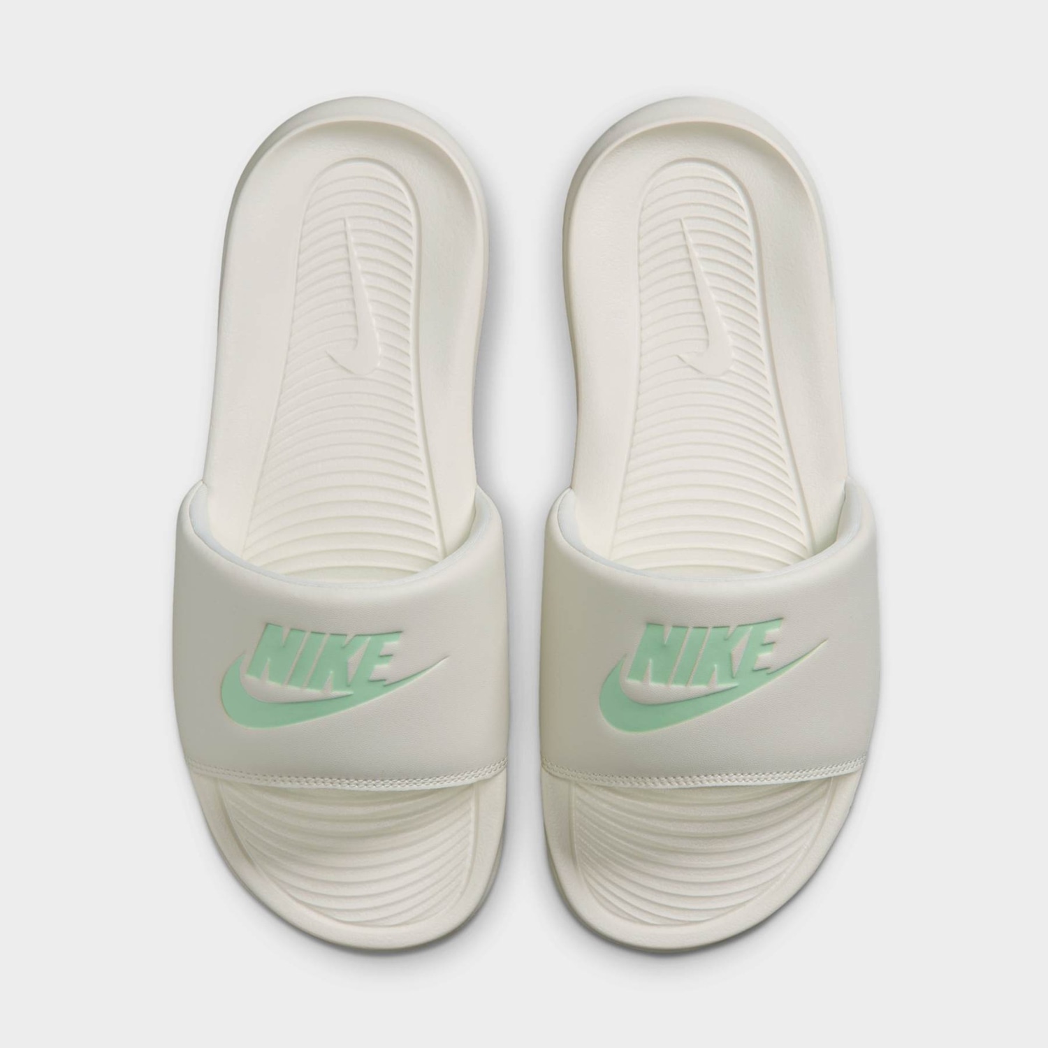 Chinelo Nike Victori One - Slide - Masculino - Foto 4