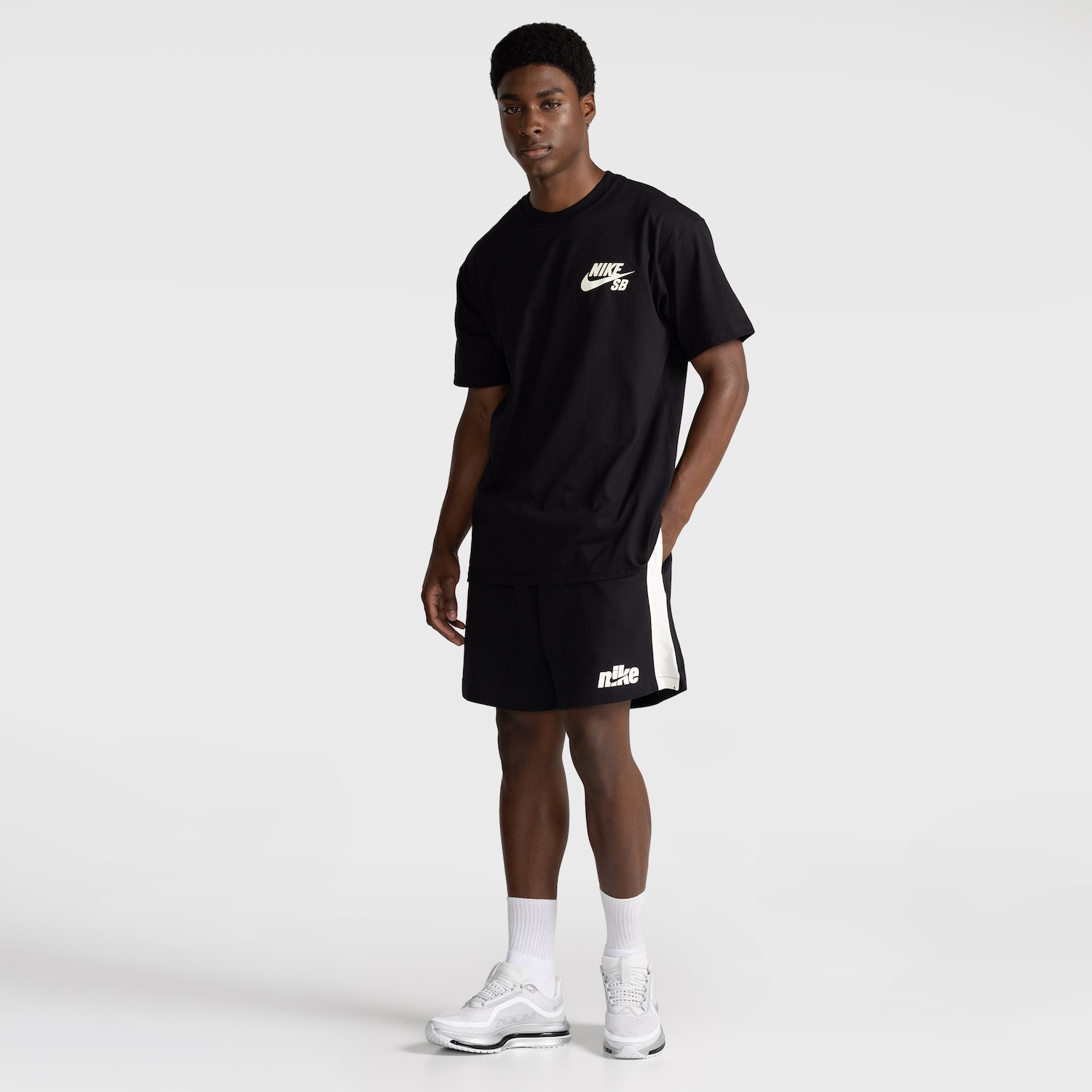 Camiseta Nike SB Logo - Masculina - Foto 3