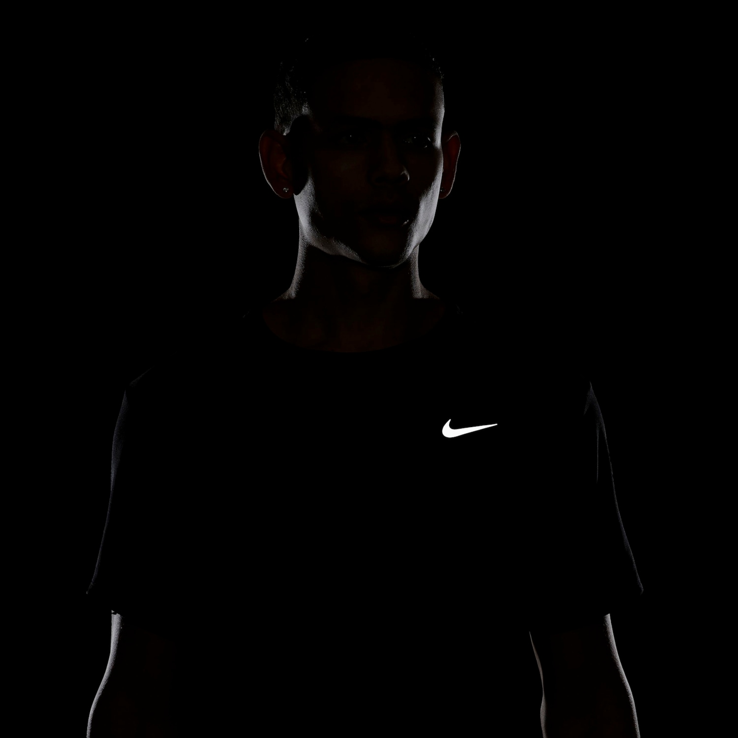Camiseta Masculina Nike Manga Curta com Proteção UV Miler - Foto 4