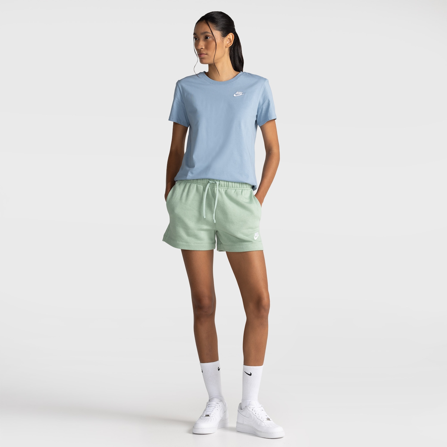 Camiseta Feminina Nike Manga Curta Sportswear Club - Foto 3