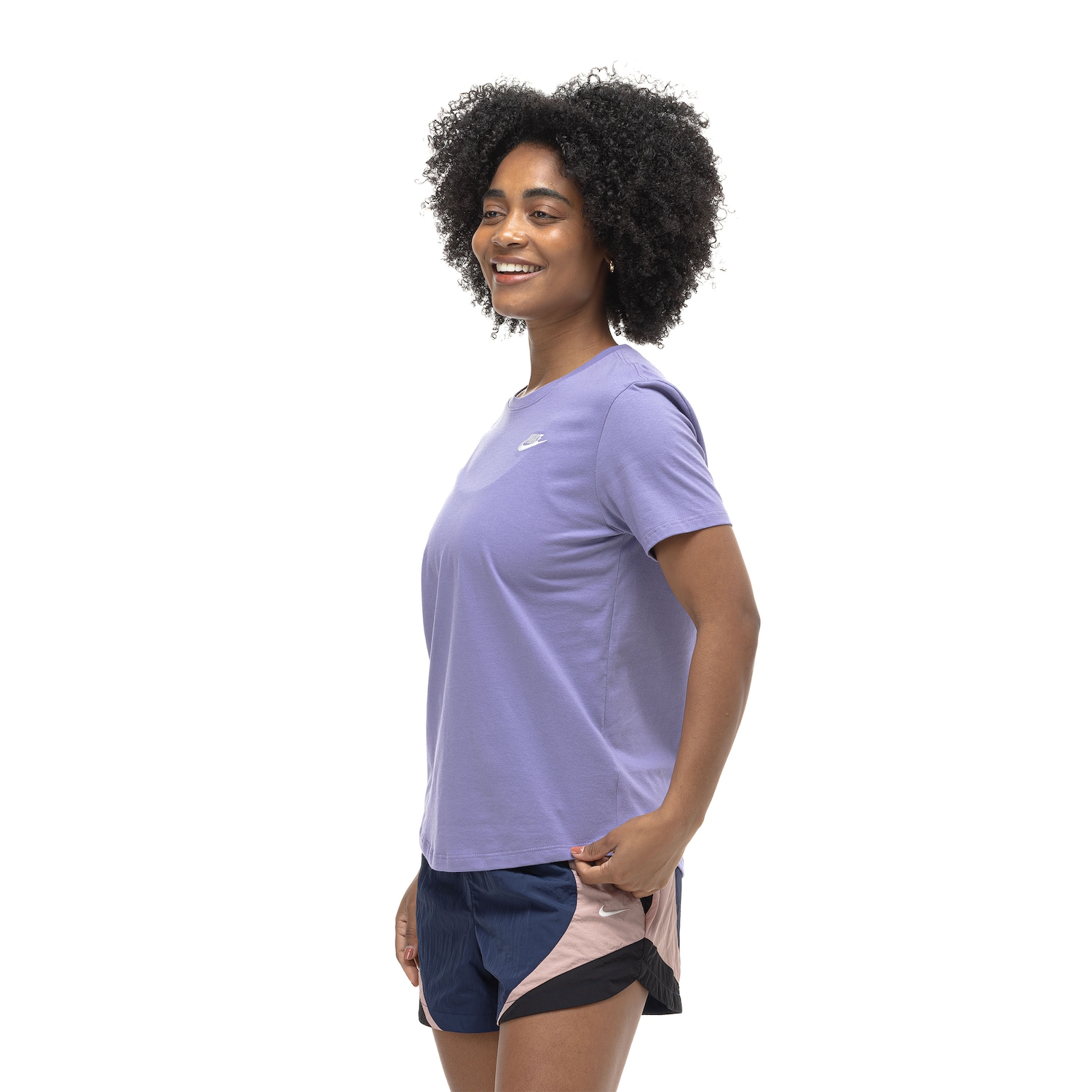 Camiseta Feminina Nike Manga Curta Sportswear Club - Foto 2