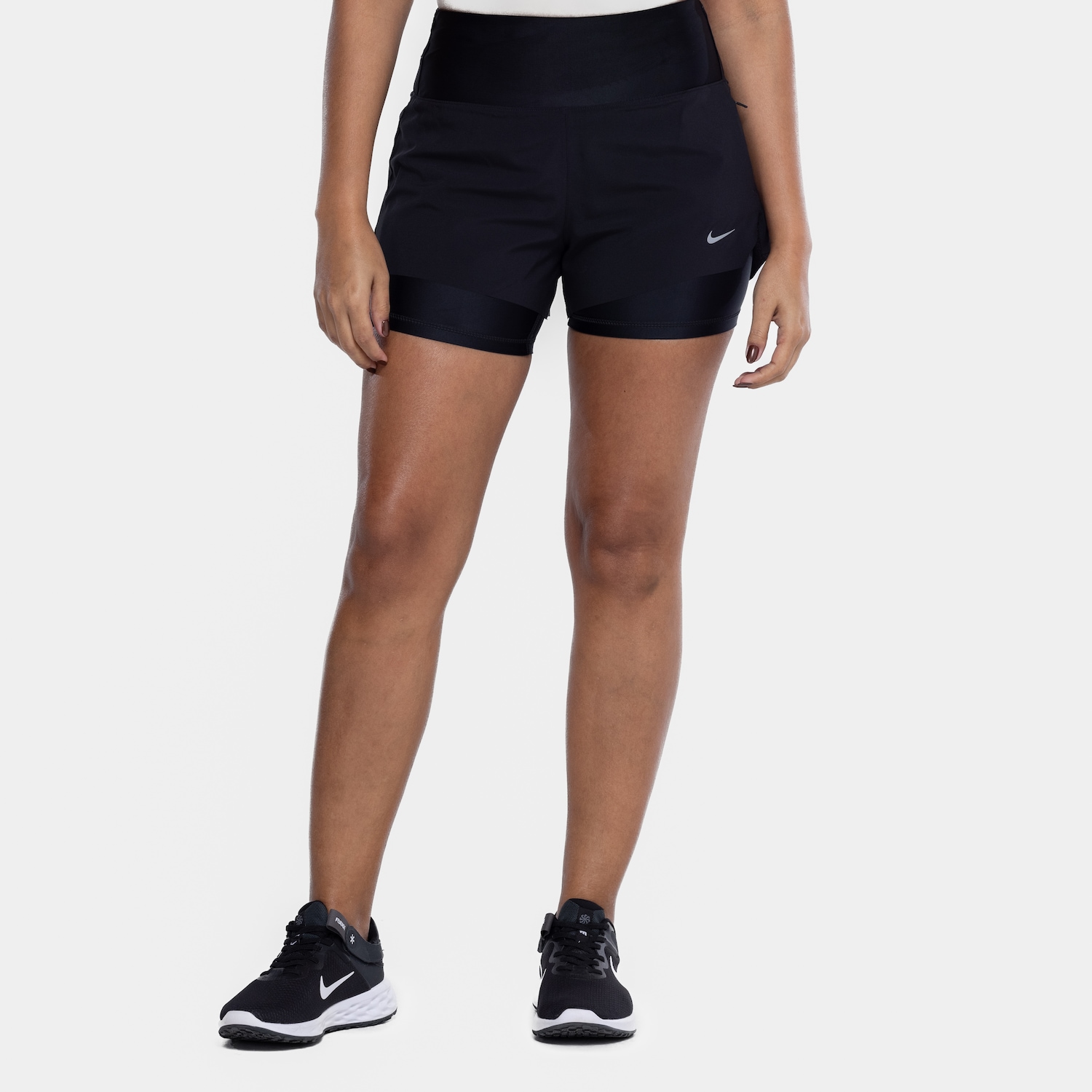 Short Feminino Nike Dri-Fit 2N1 Swift - Foto 3