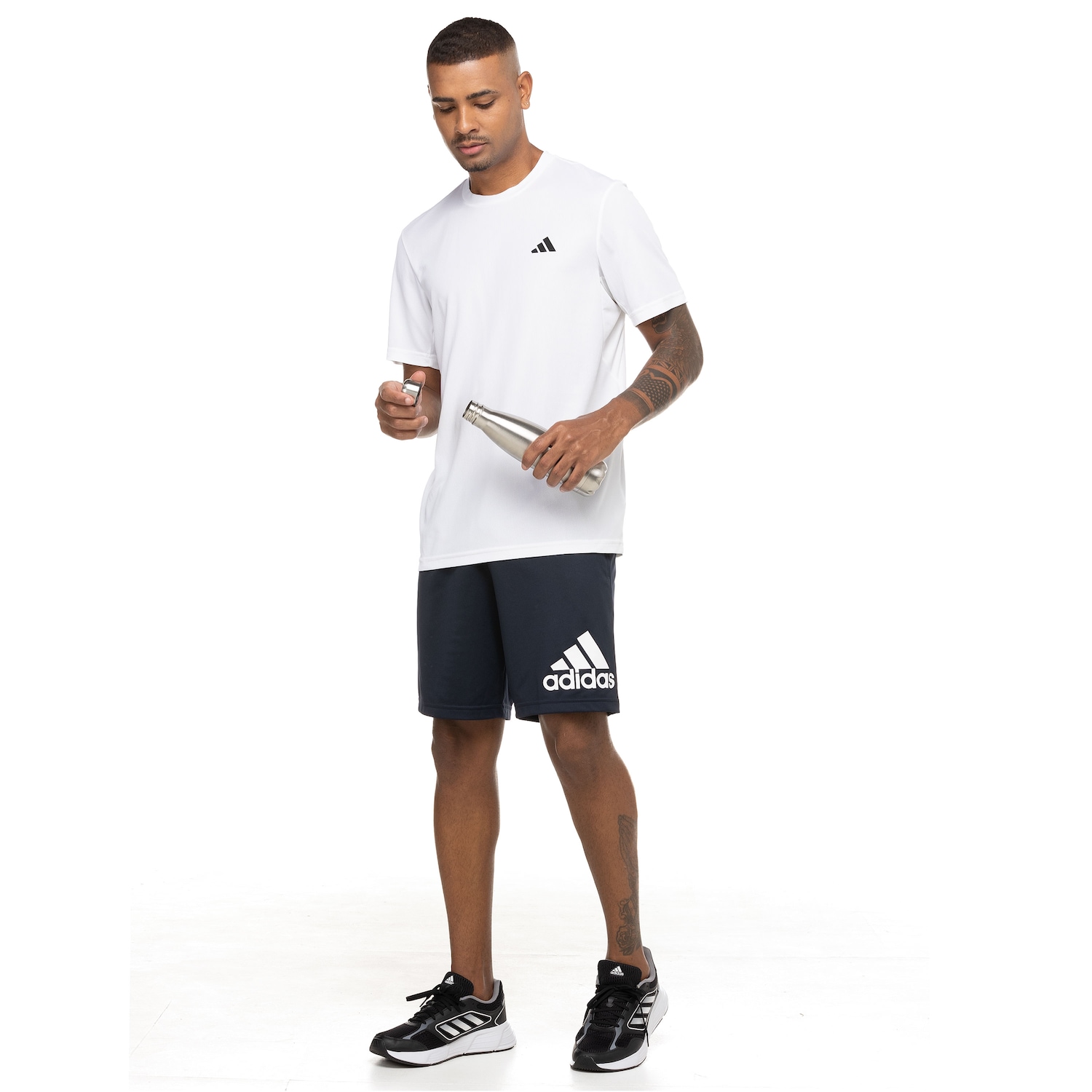 Camiseta adidas Essentials Base - Masculina - Foto 4