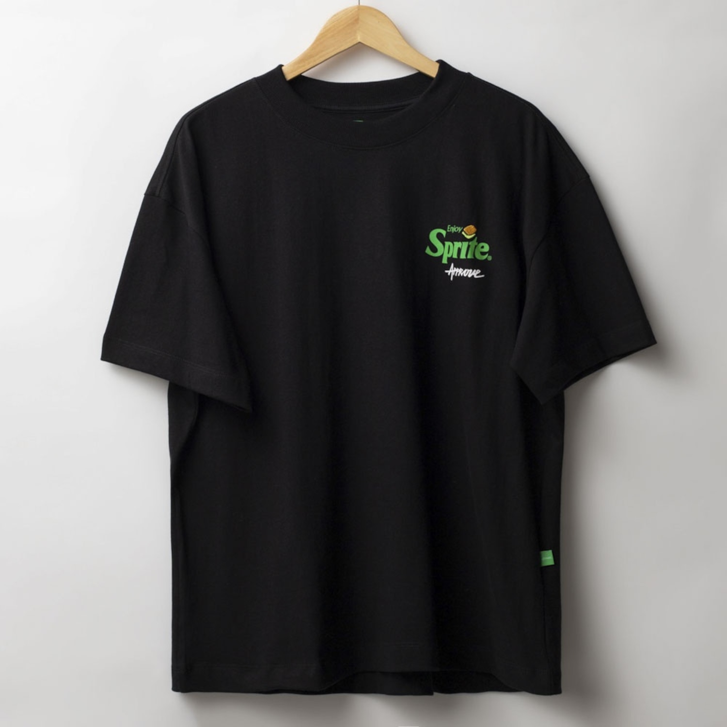 Camiseta Approve x Sprite Manga Curta Huge Bottles - Foto 1