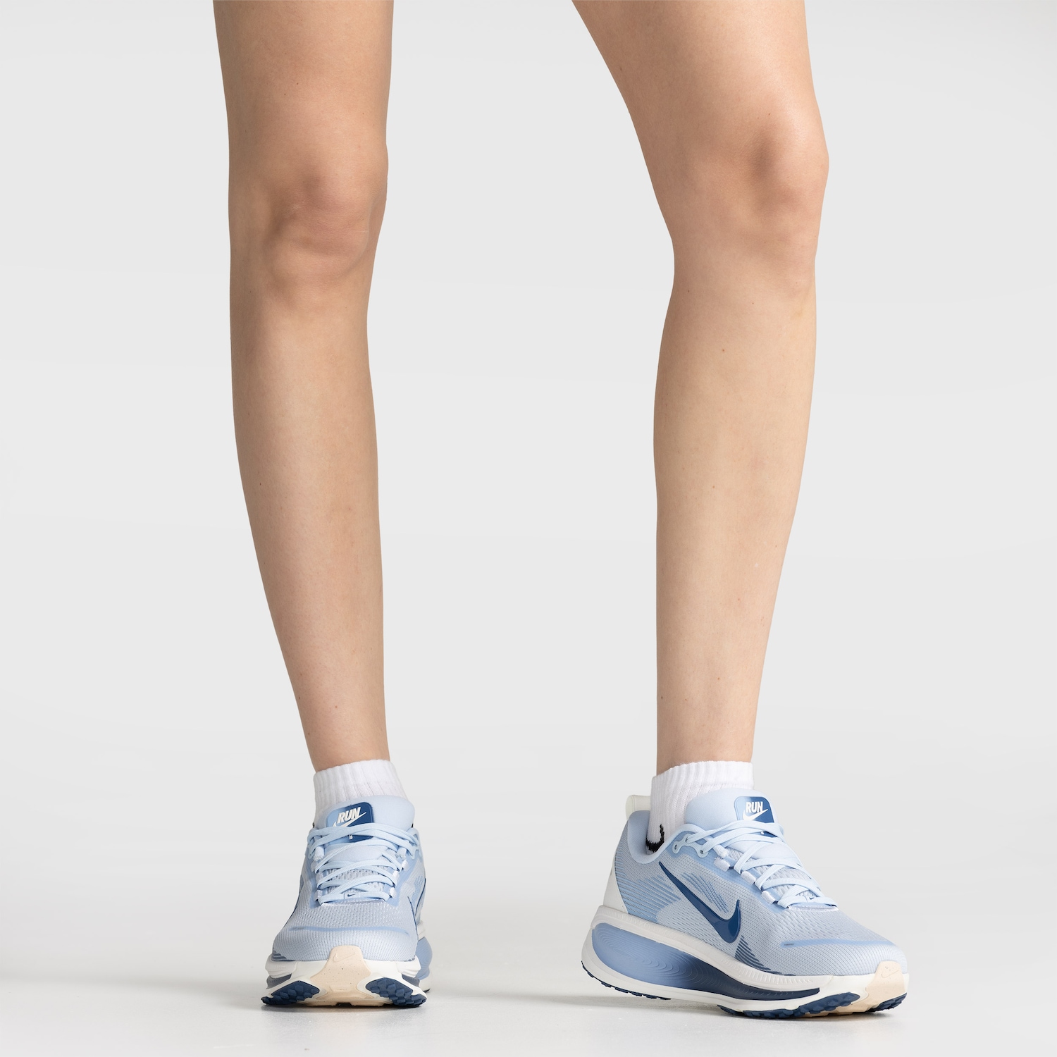 Tênis Nike Vomero 18 Feminino - Foto 3