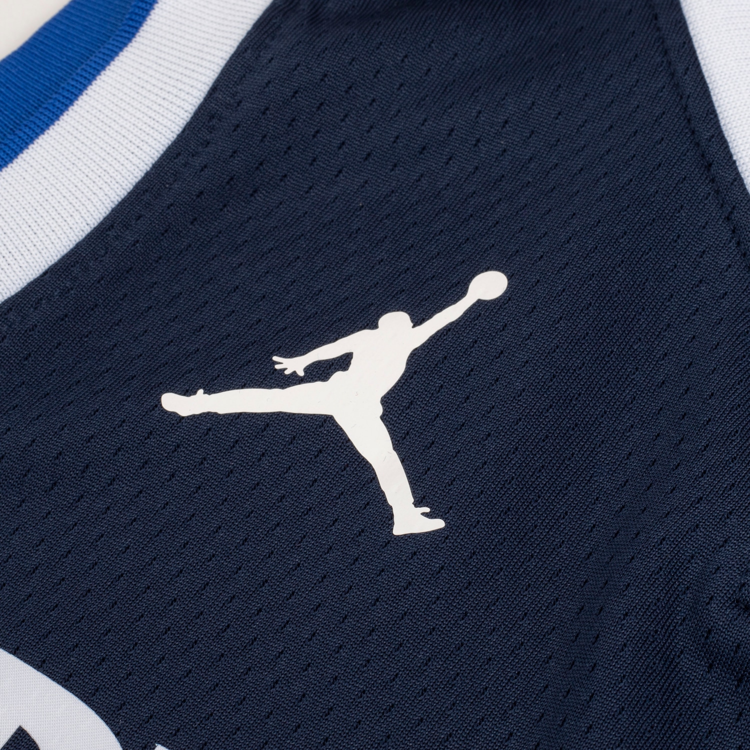 Camiseta Regata Luka Dončić NBA Dallas Mavericks Nike Statement Edition 22/23 - Foto 3