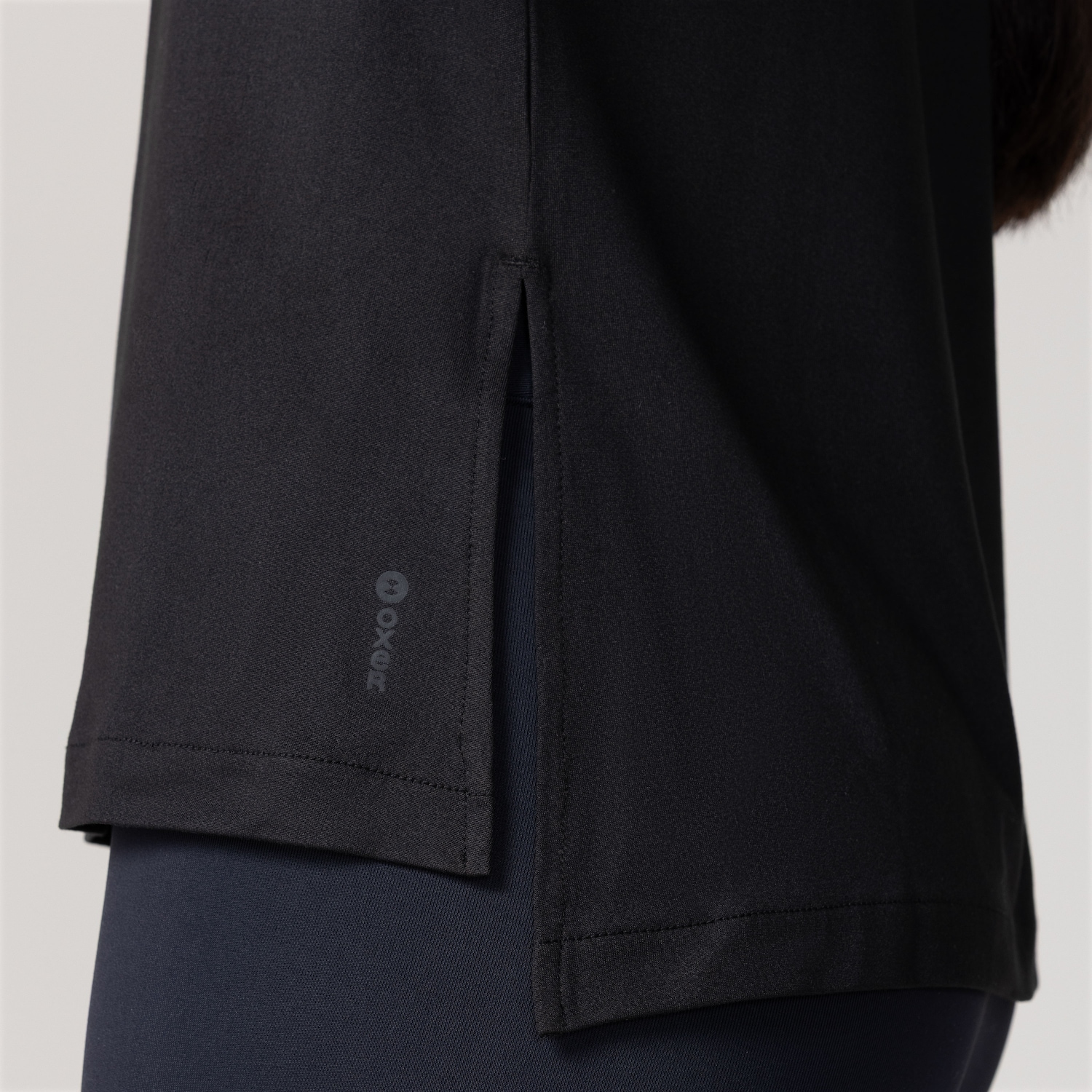 Camiseta Oxer Regulção Térmica Com Abertura Lateral Feminina - Foto 4