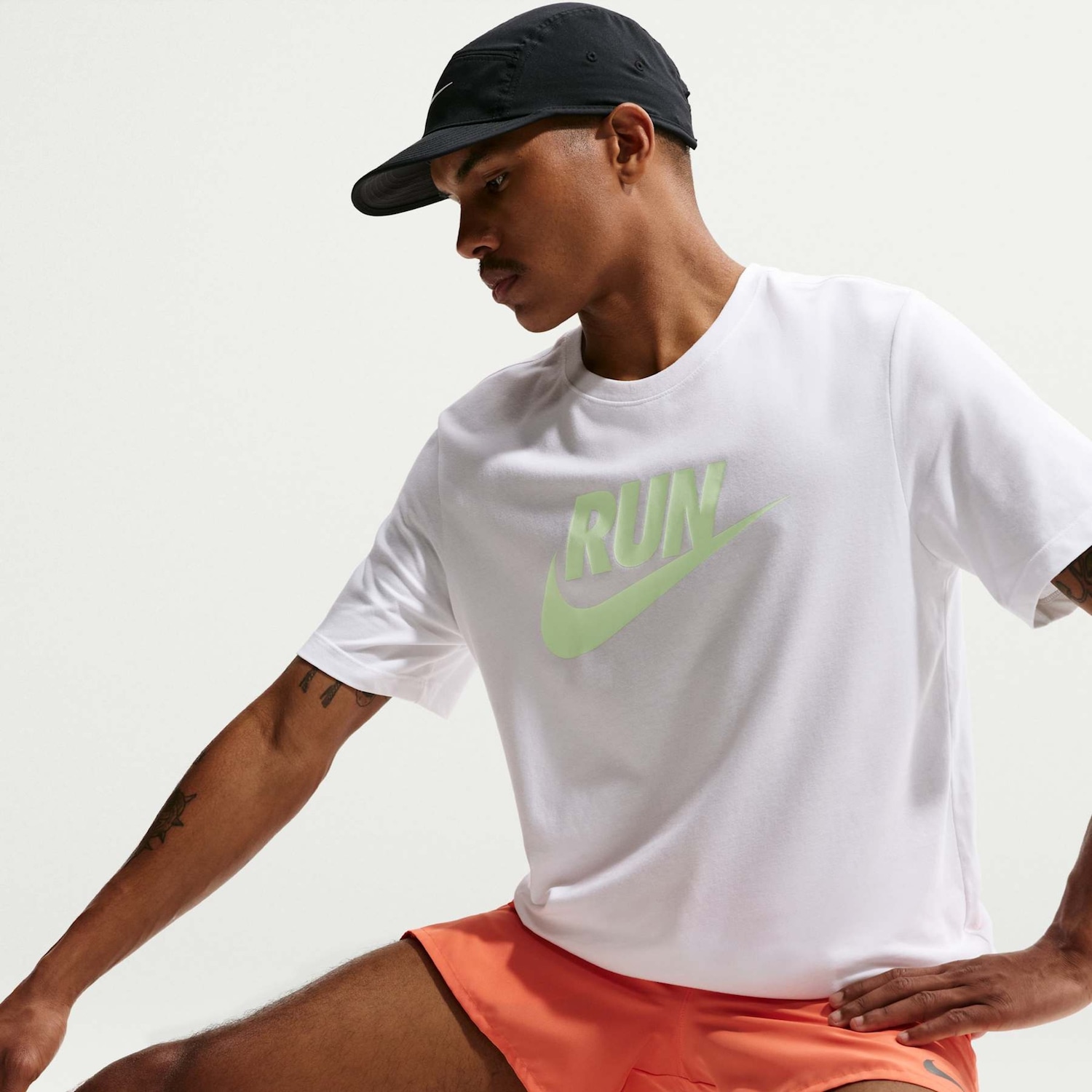 Camiseta Nike Tee Run Swoosh Masculina - Foto 4