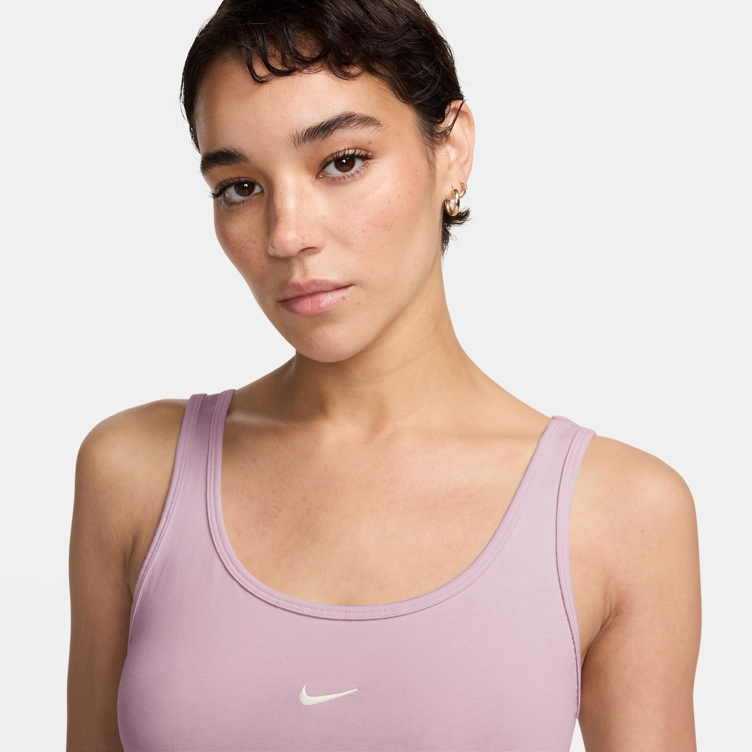 Camiseta Regata Nike Sportswear Chill Knit Feminina - Foto 2