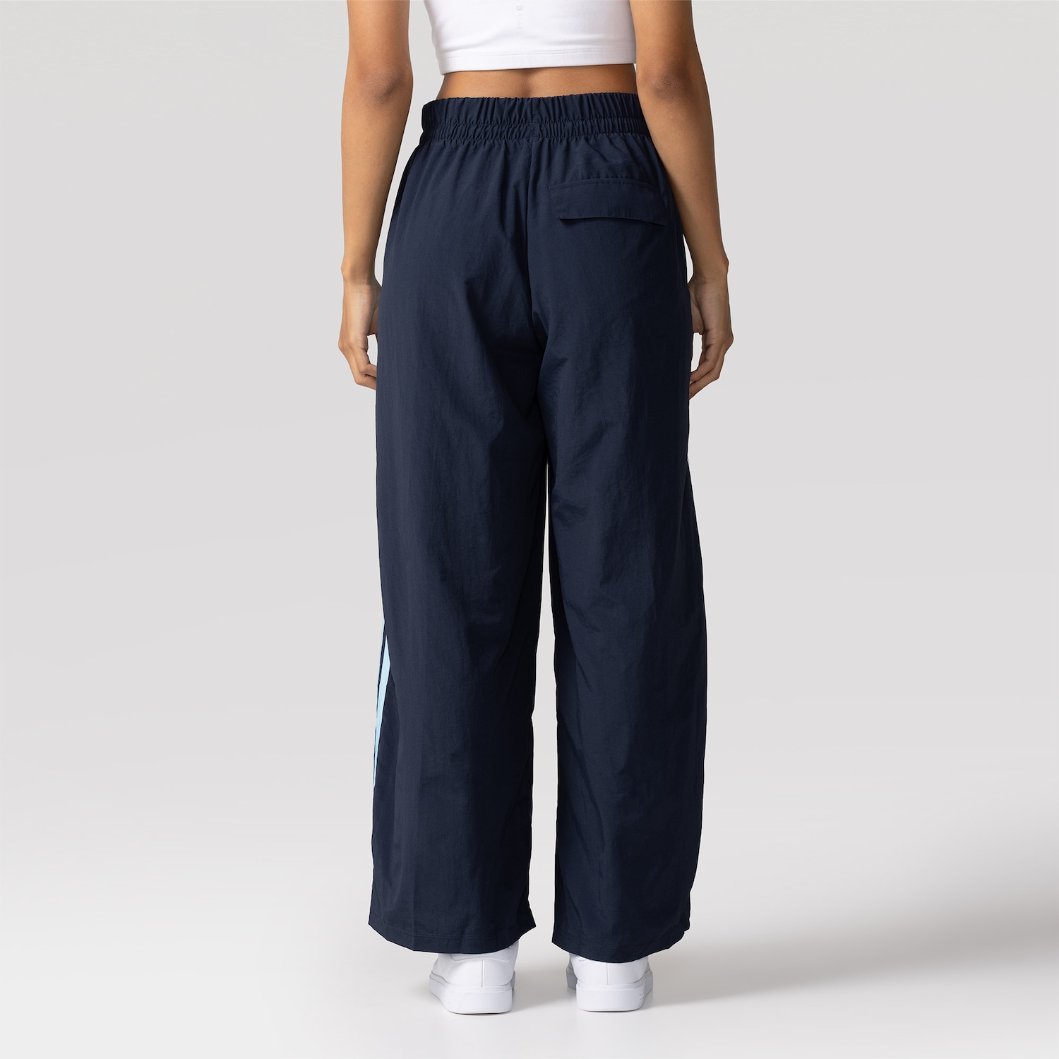 Calça adidas Paraquedas Malha Três Listras Feminina - Foto 2