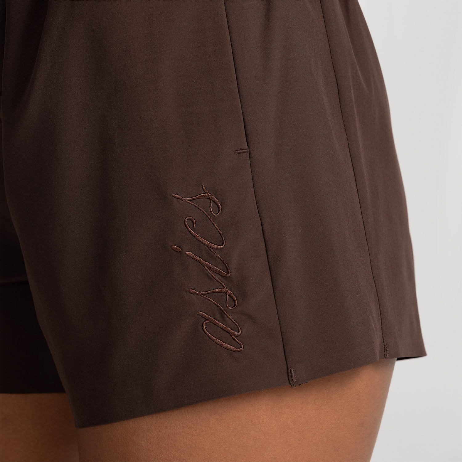 Shorts Asics Plano Signature - Feminino - Foto 4