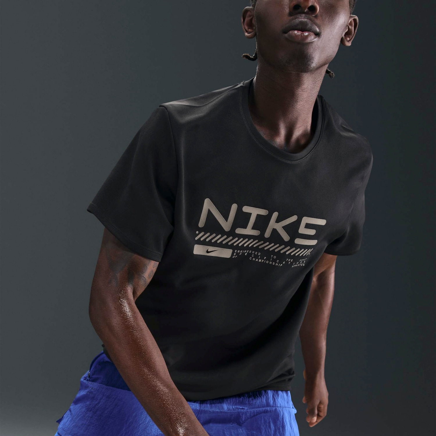 Camiseta Nike Winter Miler Masculina - Foto 4