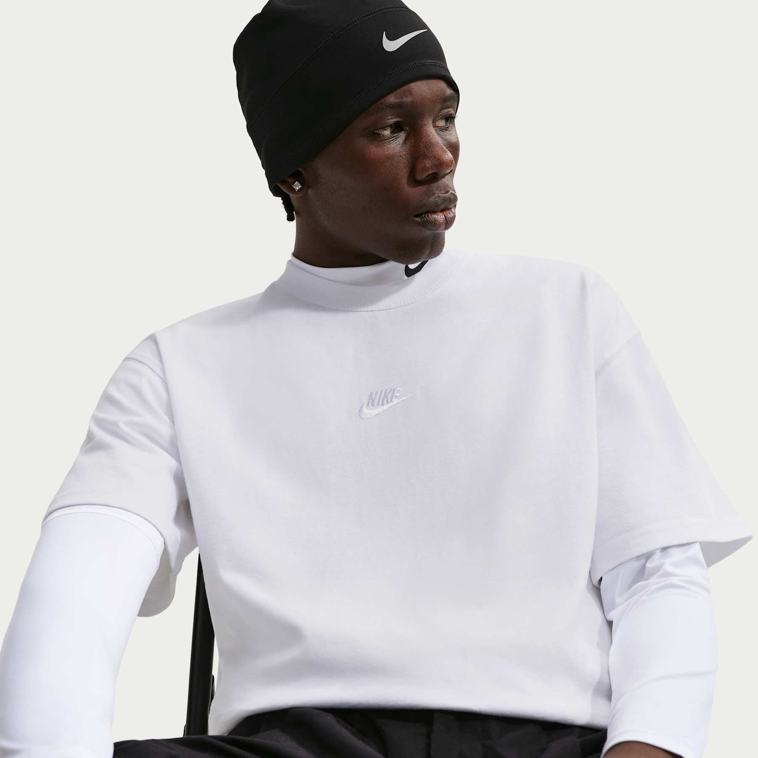Camiseta Nike Sportswear Premium Essentials Masculina - Foto 4