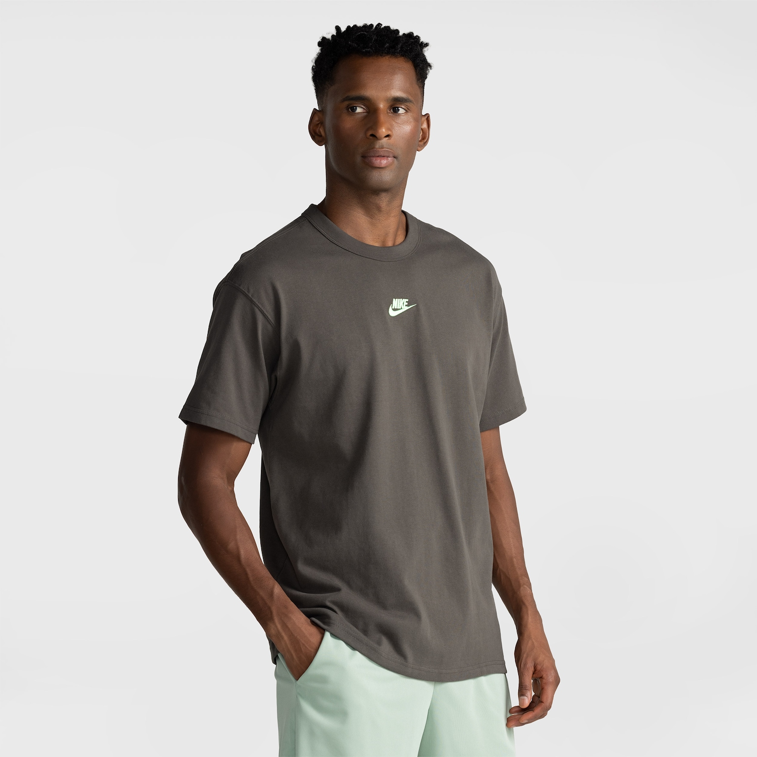 Camiseta Nike Sportswear Premium Essentials Masculina - Foto 1