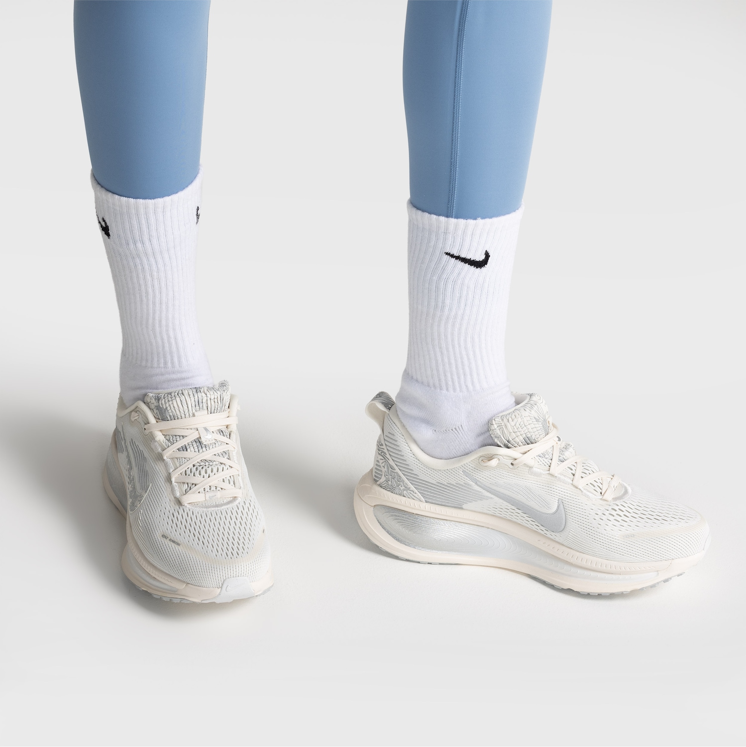 Tênis Nike Vomero 18 SE Feminino Corrida - Foto 3