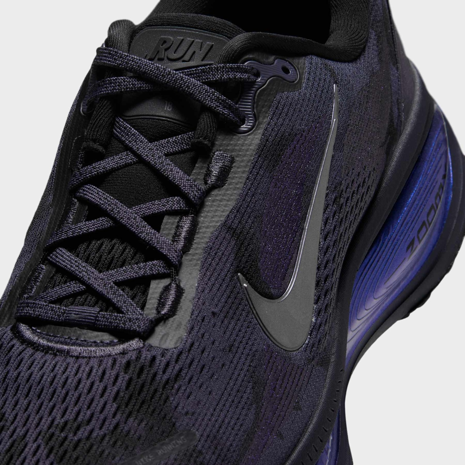 Tênis de Corrida Unissex Nike Vomero 18 - Foto 3