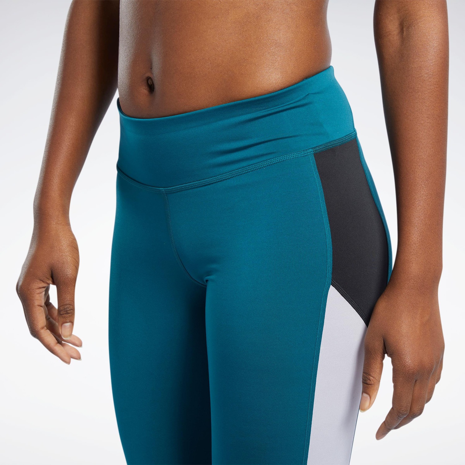 Calça Legging Reebok Workout Ready Logo - Feminina - Foto 4
