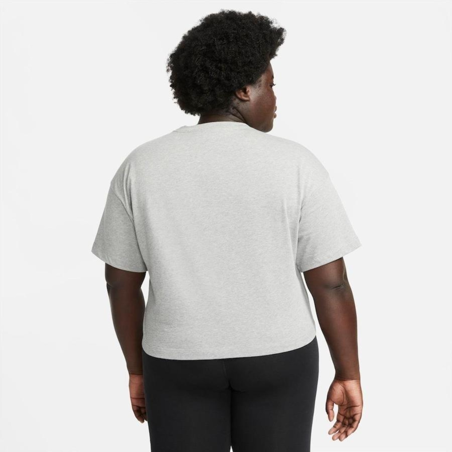 Camiseta Nike Sportswear Essential Plus Size - Feminina - Foto 2