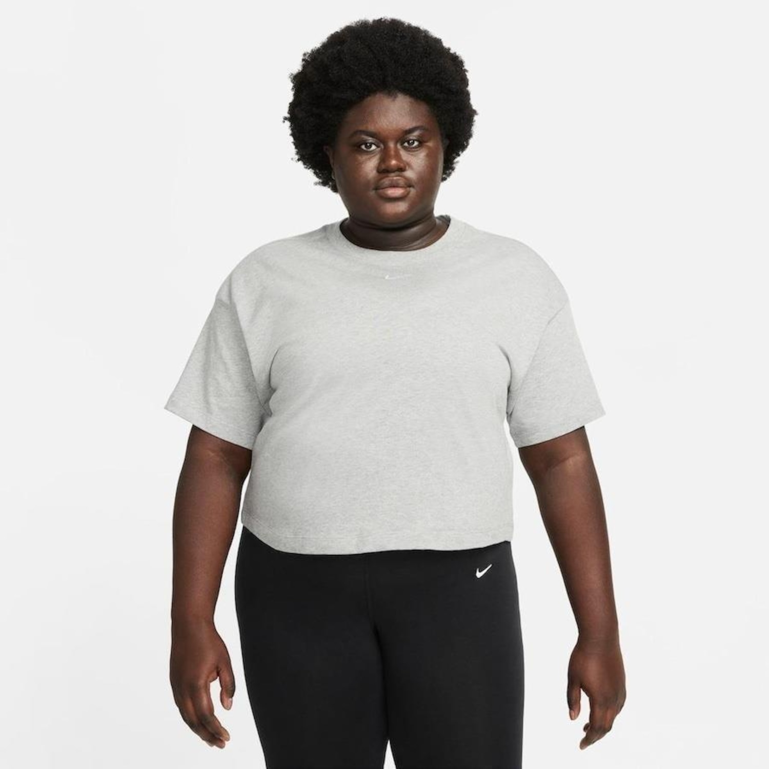 Camiseta Nike Sportswear Essential Plus Size - Feminina - Foto 1