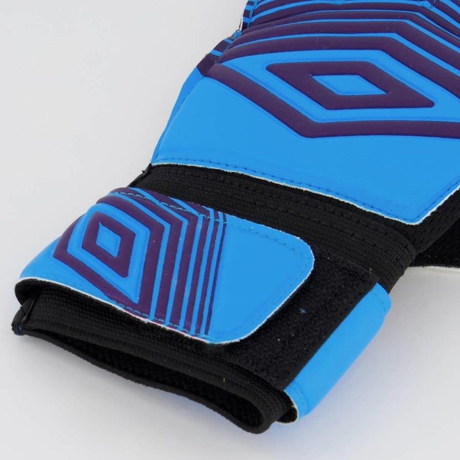 Luvas de Goleiro Umbro GK - Adulto - Foto 2