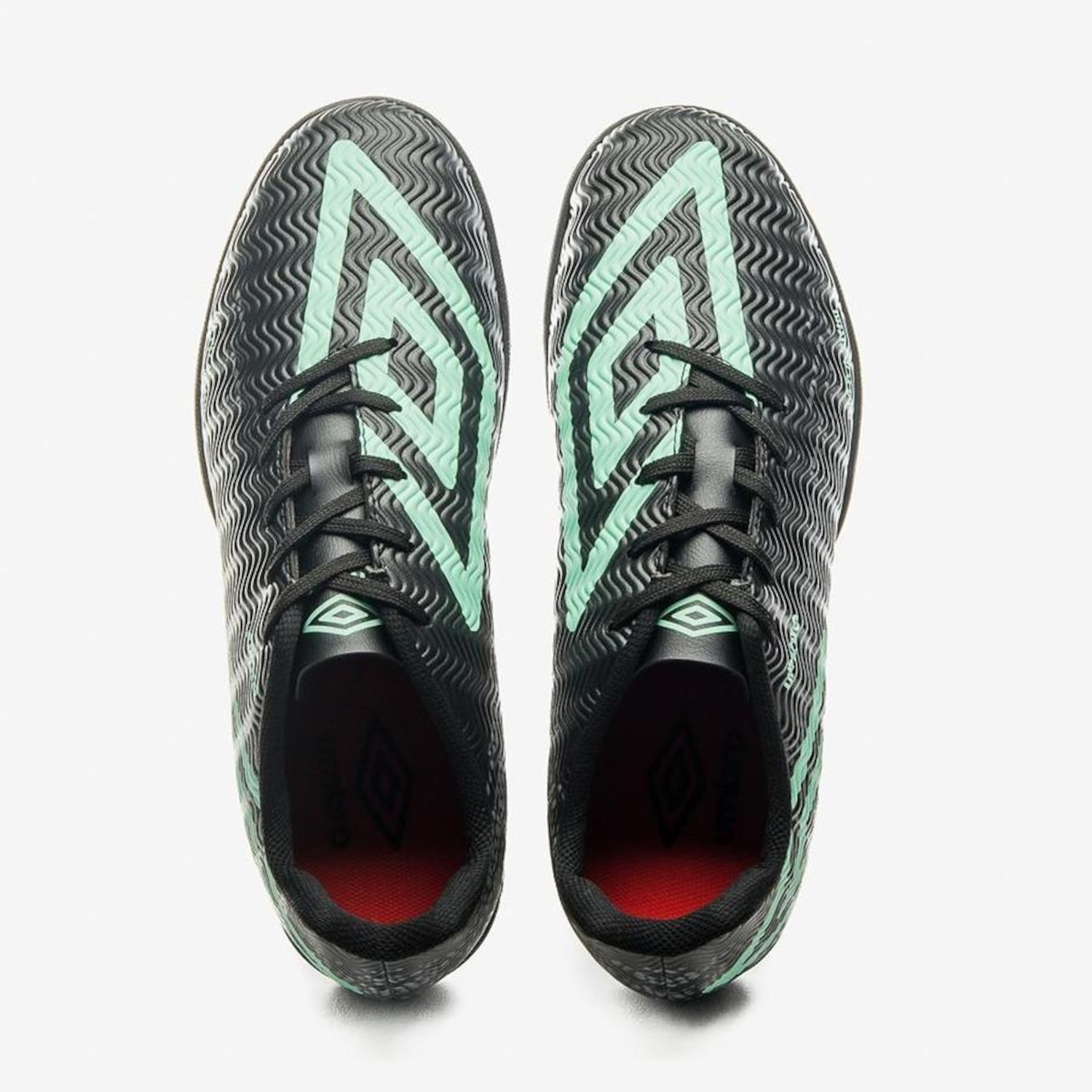 Chuteira Society Umbro Ultraskin - Adulto - Foto 4