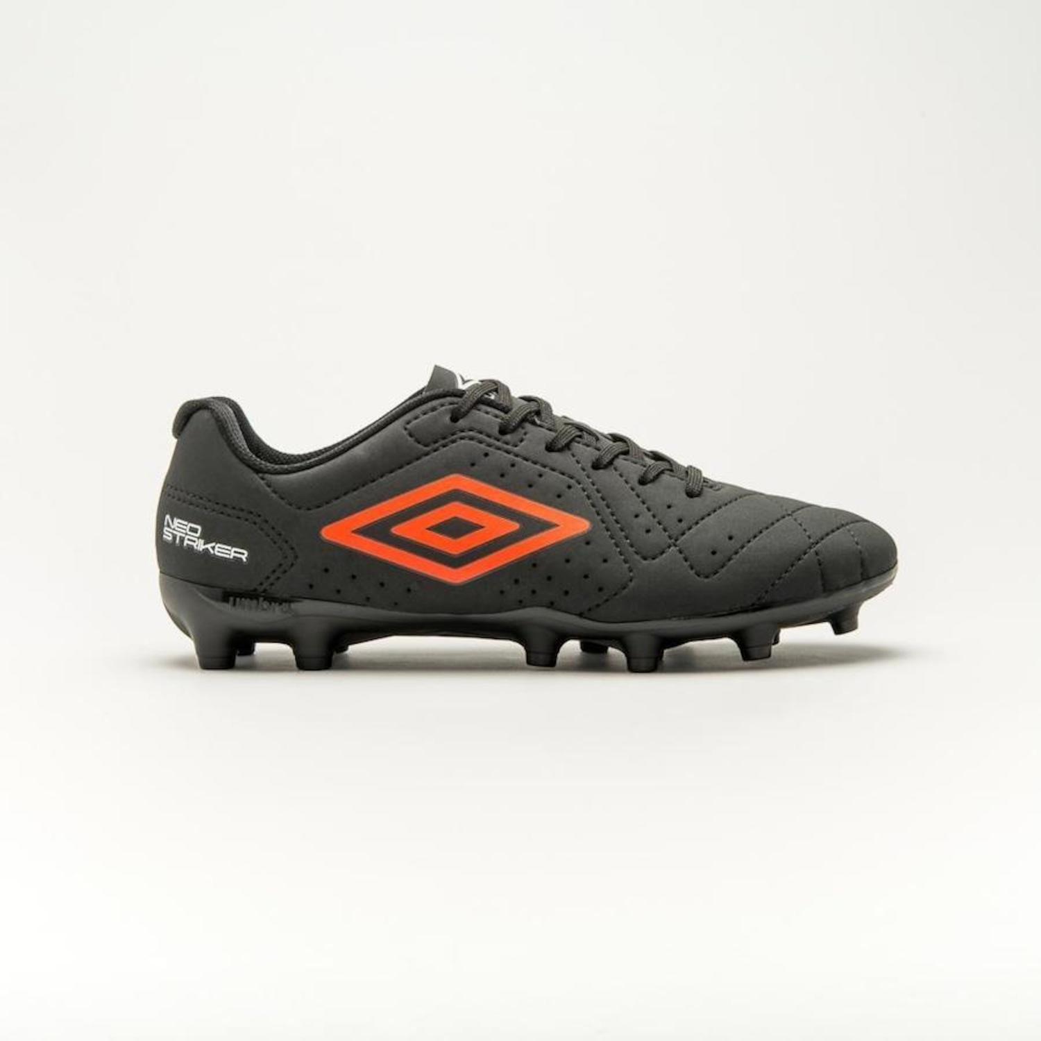 Chuteira de Campo Umbro Neo Striker - Adulto - Foto 1
