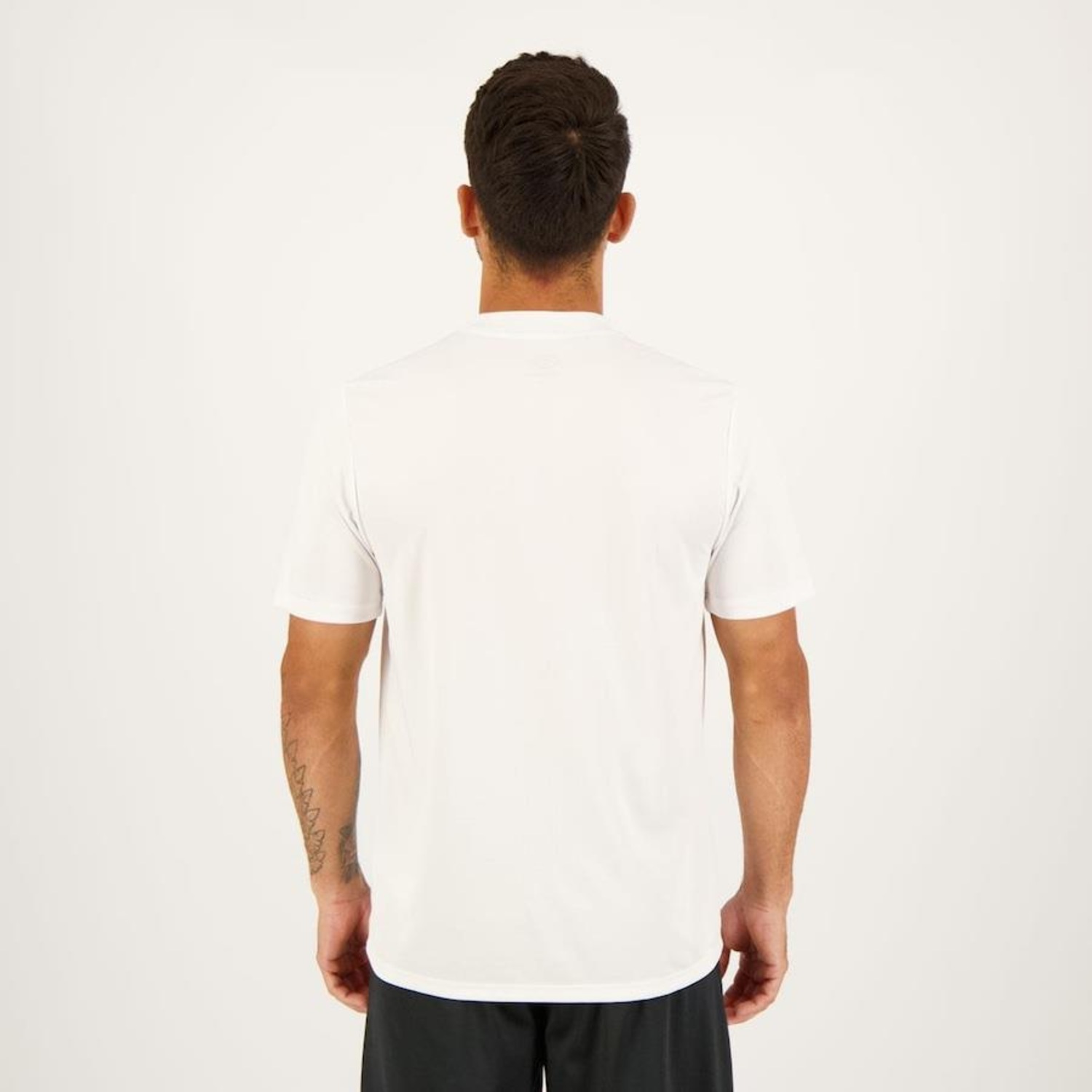 Camiseta Umbro Striker Premium - Masculina - Foto 3