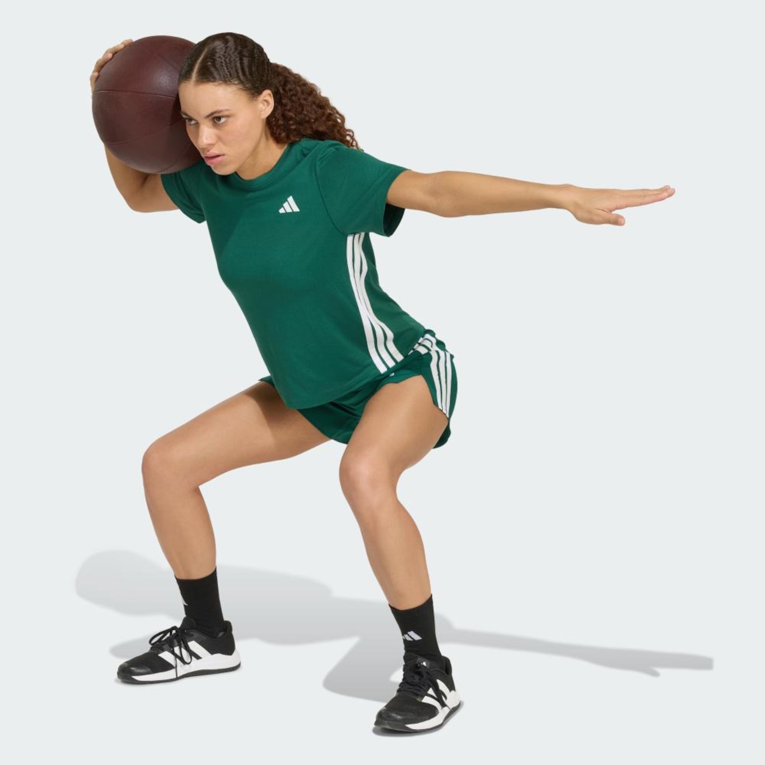 Camiseta Treino adidas Essentials 3-Stripes - Feminina - Foto 4
