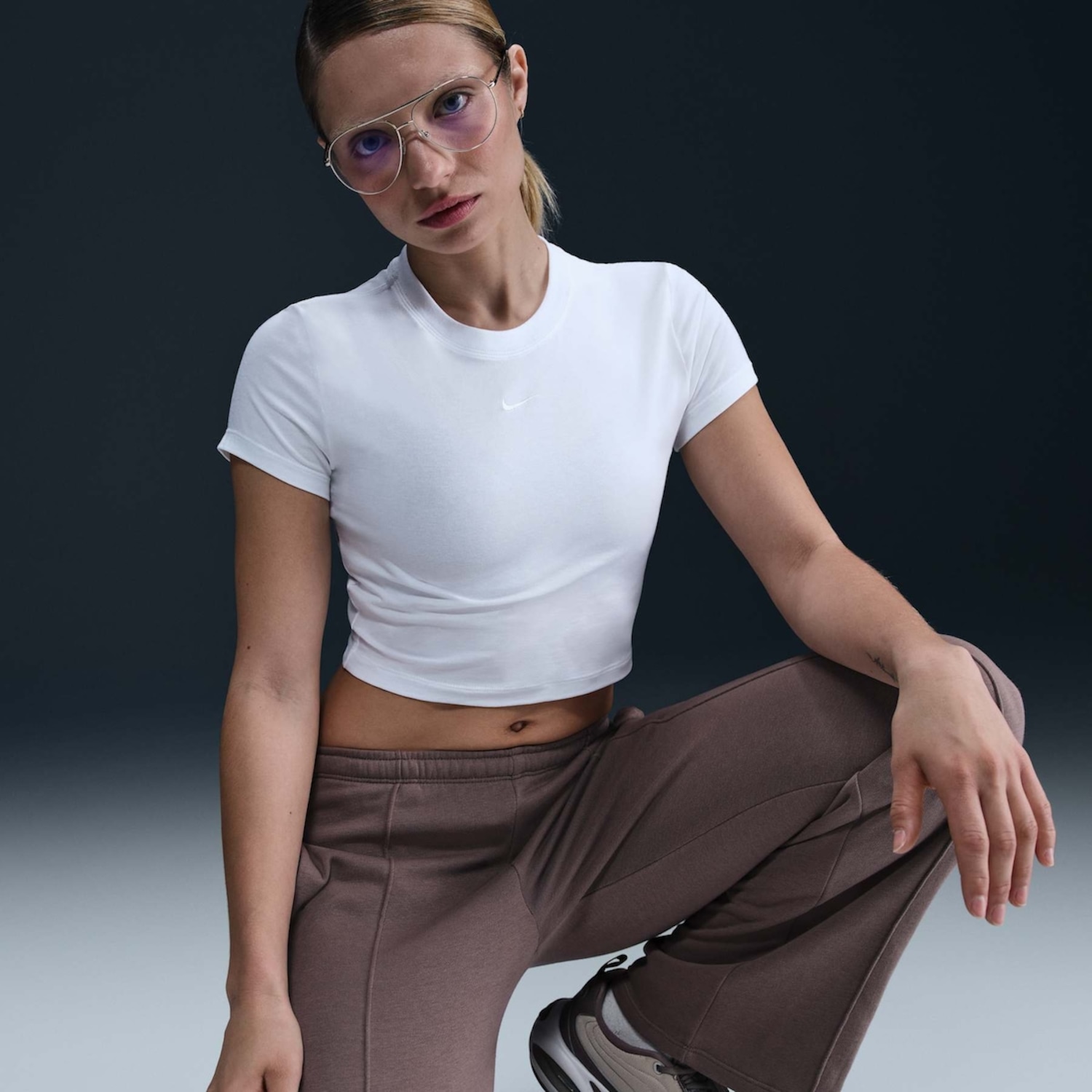 Camiseta Nike Sportswear Chill Knit Cropped - Feminina - Foto 3