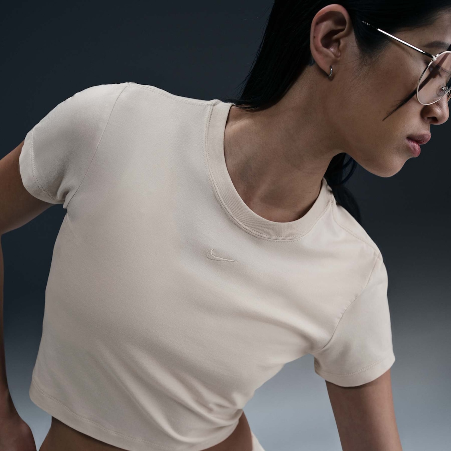 Camiseta Nike Sportswear Chill Knit Cropped - Feminina - Foto 3