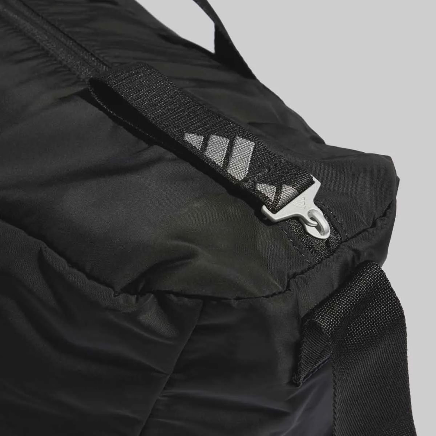 Bolsa adidas Treino Duffel - 30,5 Litros - Foto 4