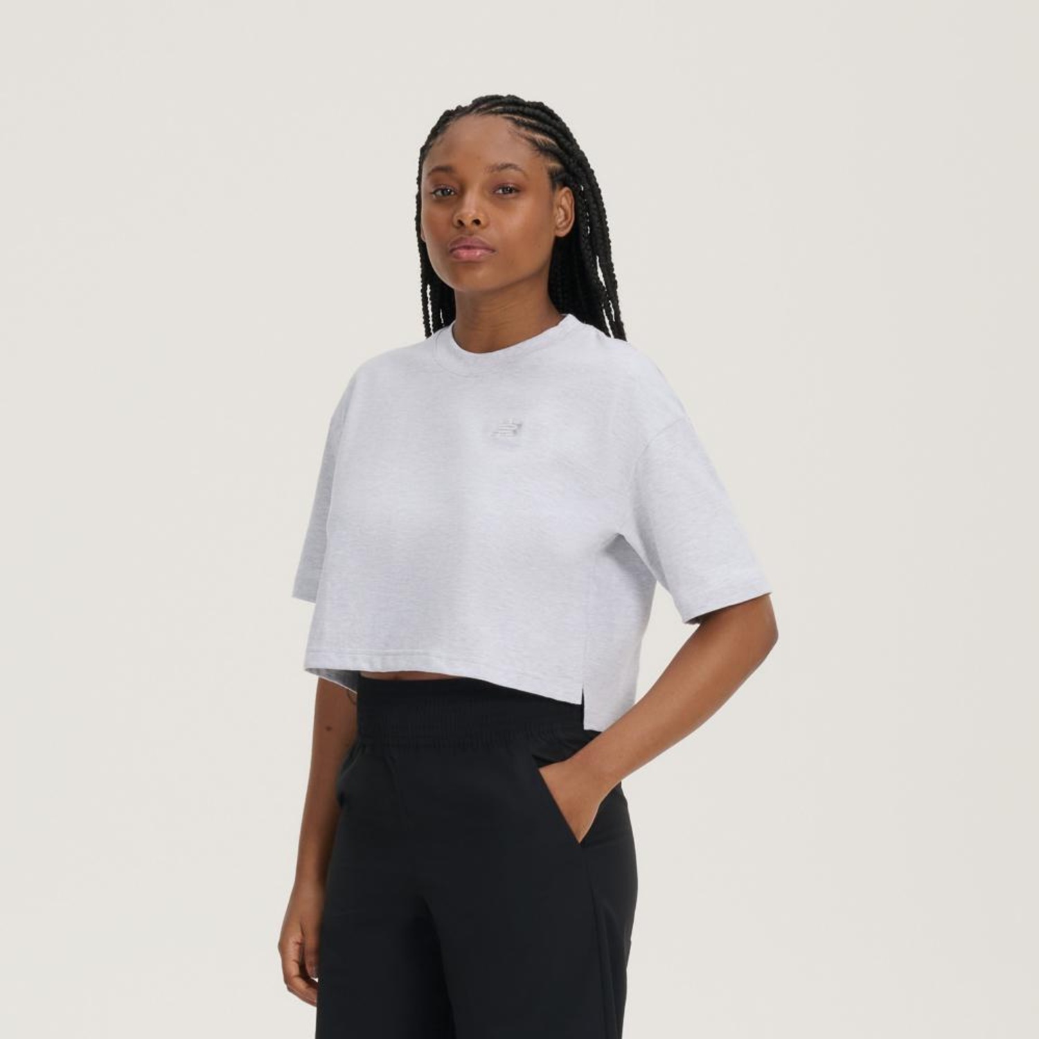 Camiseta New Balance Cropped Small Logo - Feminina - Foto 2