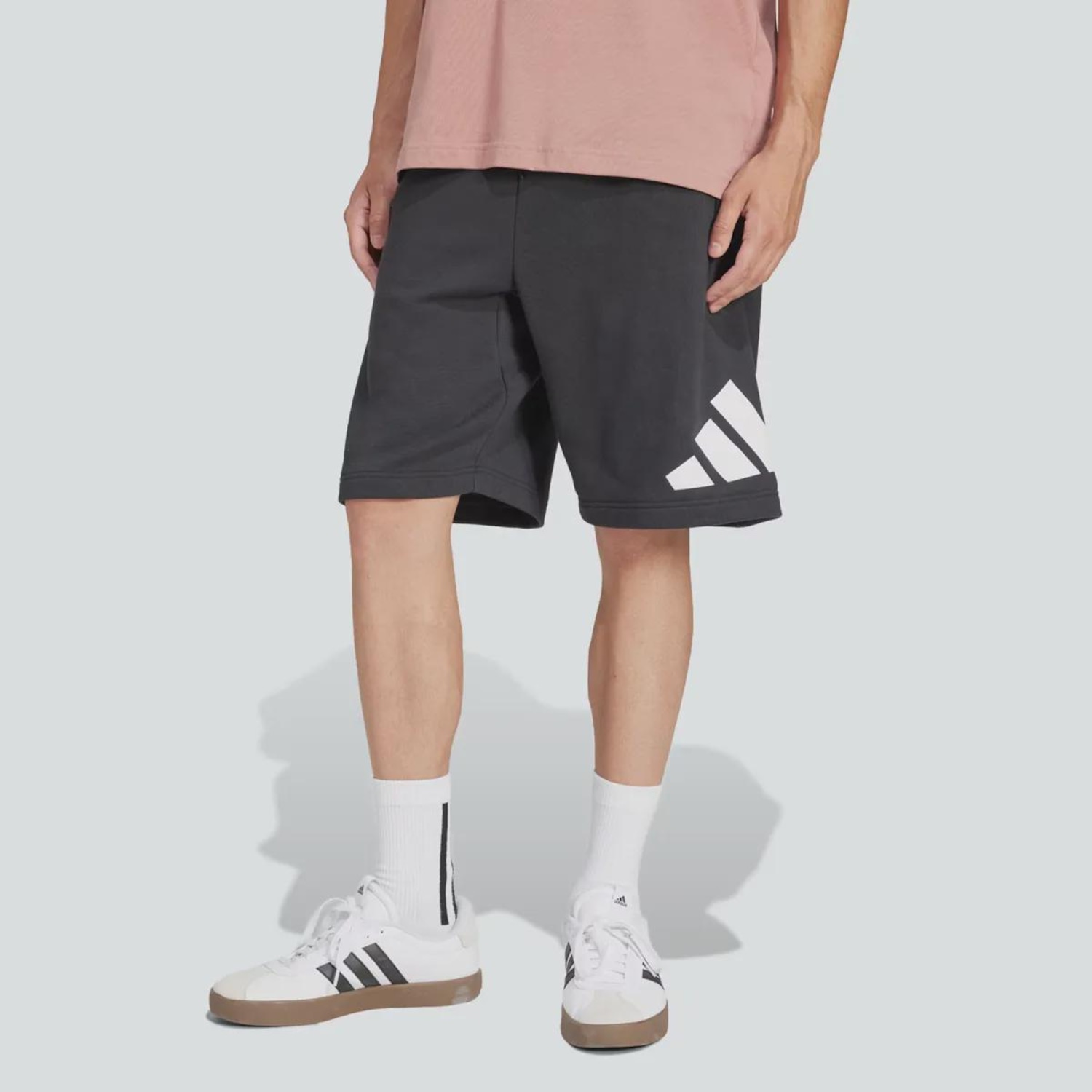Bermuda Adidas MH Boss Big Logo Preta e Branca - Foto 1