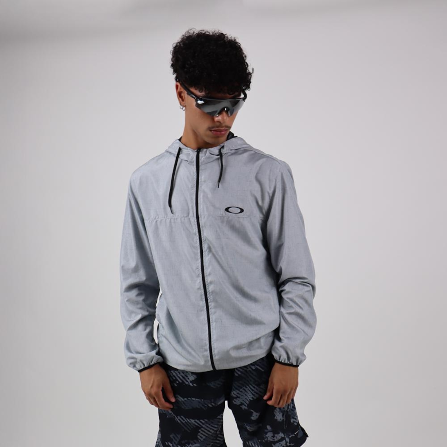 Jaqueta Masculina Oakley com Capuz Windbreaker II - Foto 1