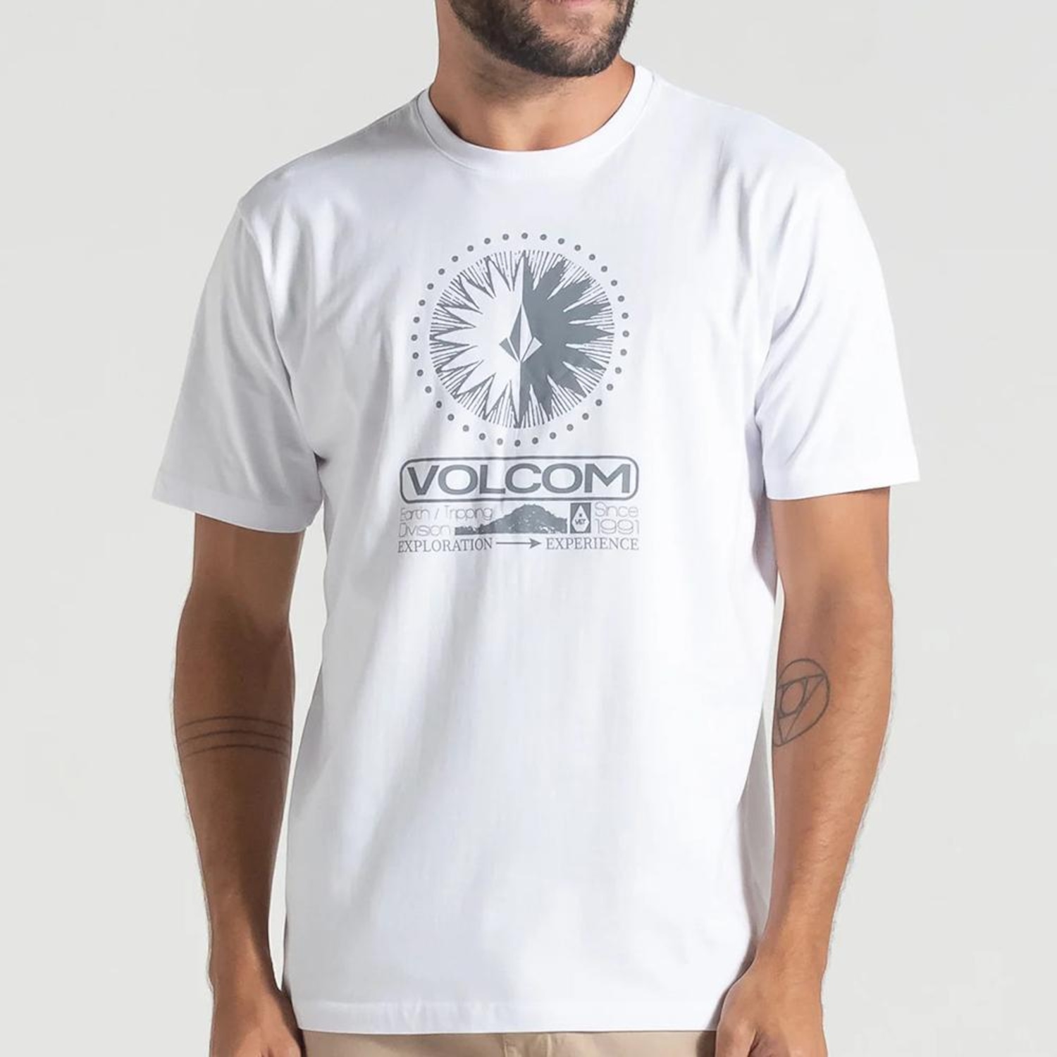 Camiseta Volcom Out There WT25 Masculina - Foto 1
