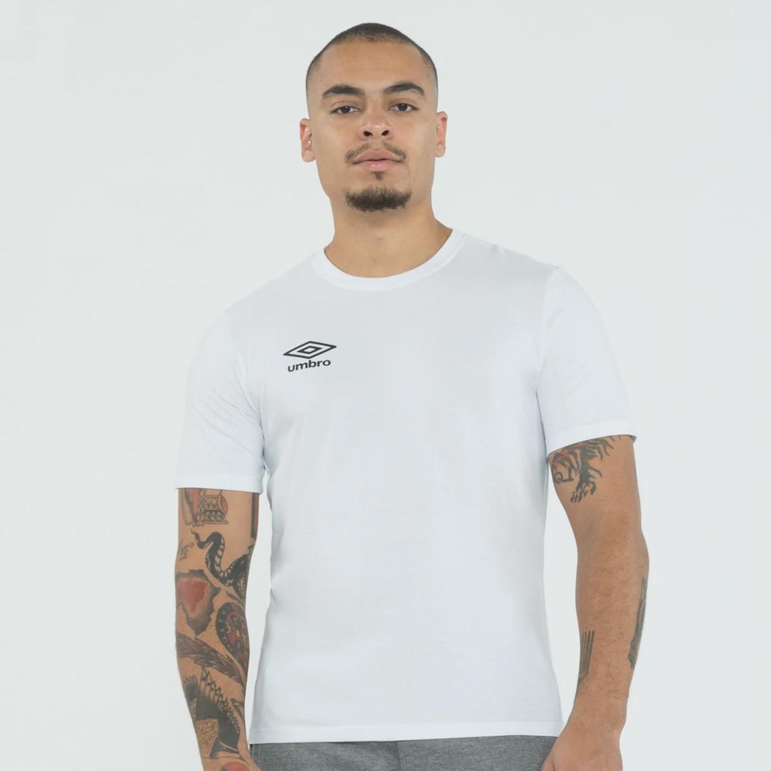 Camiseta Umbro Essential Masculina - Masculino - Foto 1